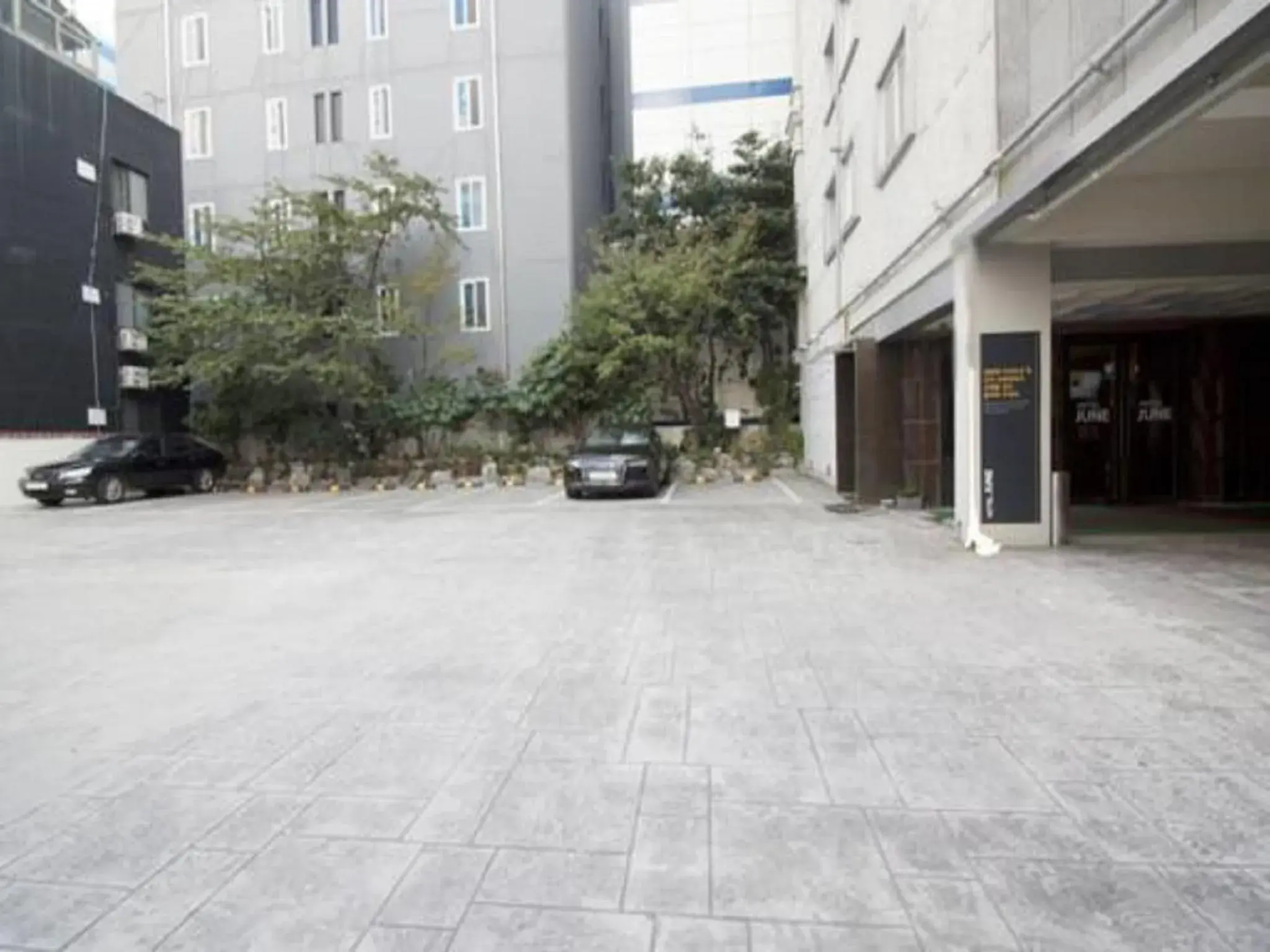 Facade/entrance in Hotel JUNE Haeundae Facade/entrance in Hotel JUNE Haeundae