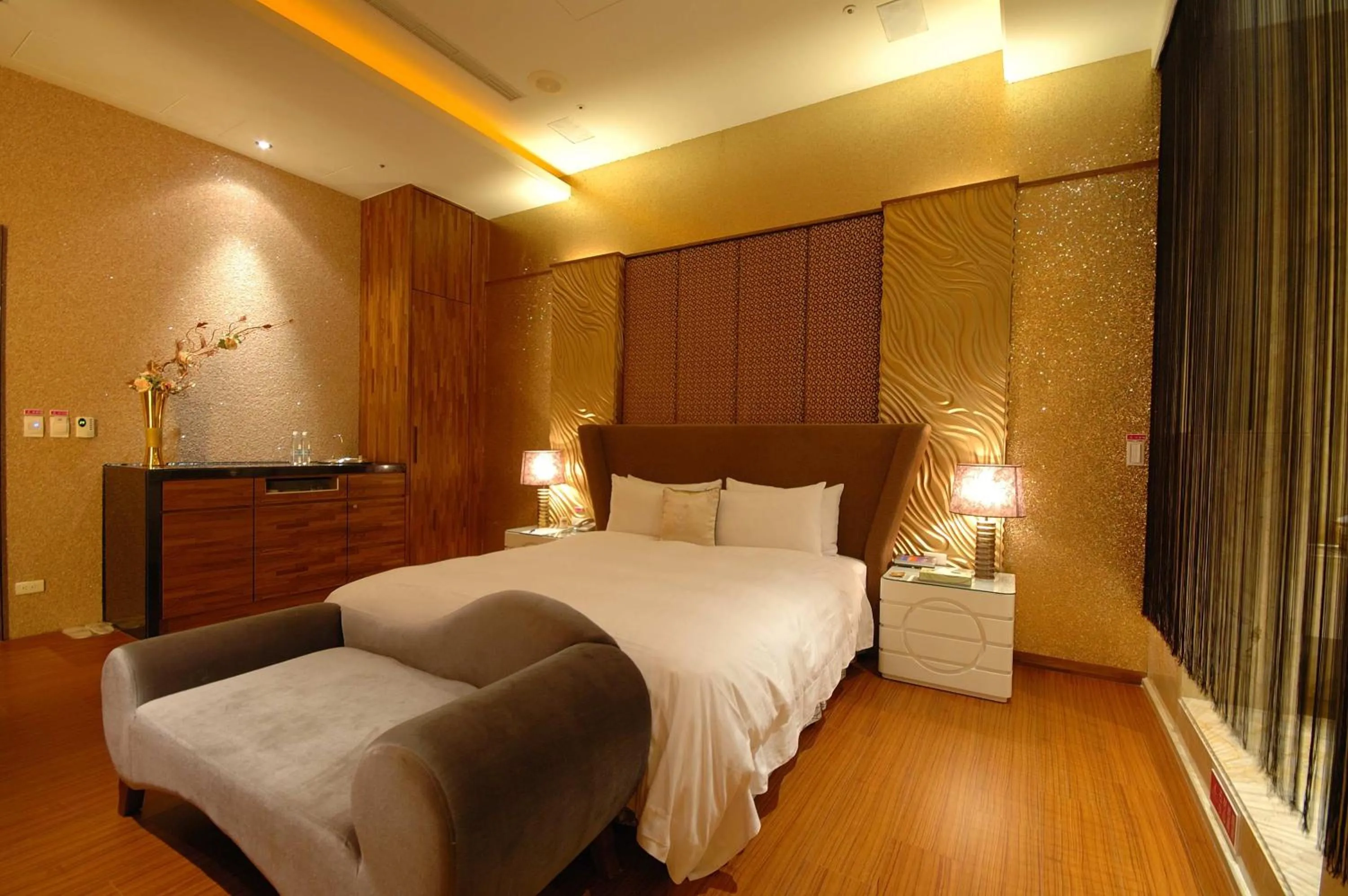 bunk bed, Bed in Dubai Motel