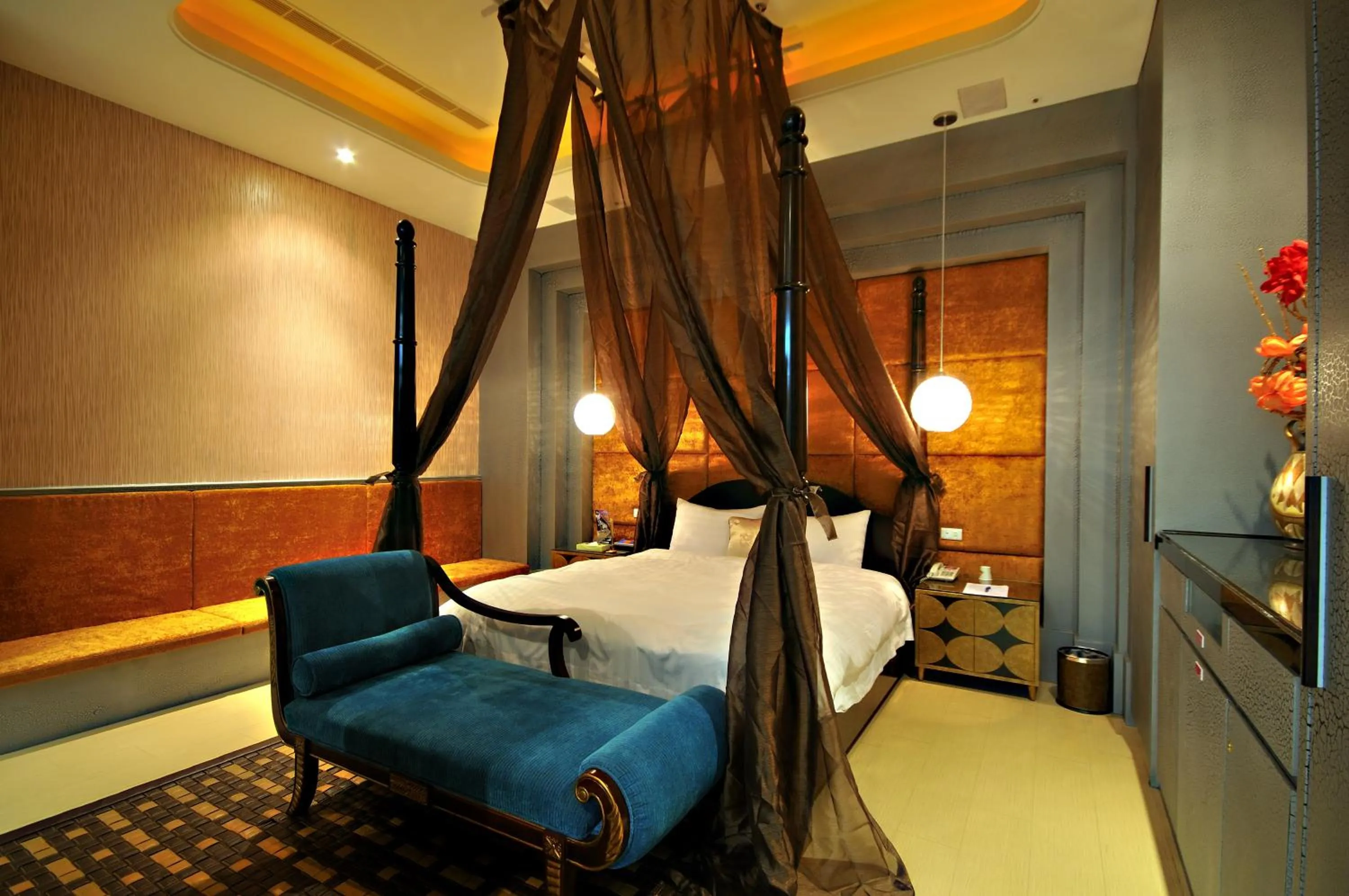 bunk bed, Bed in Dubai Motel