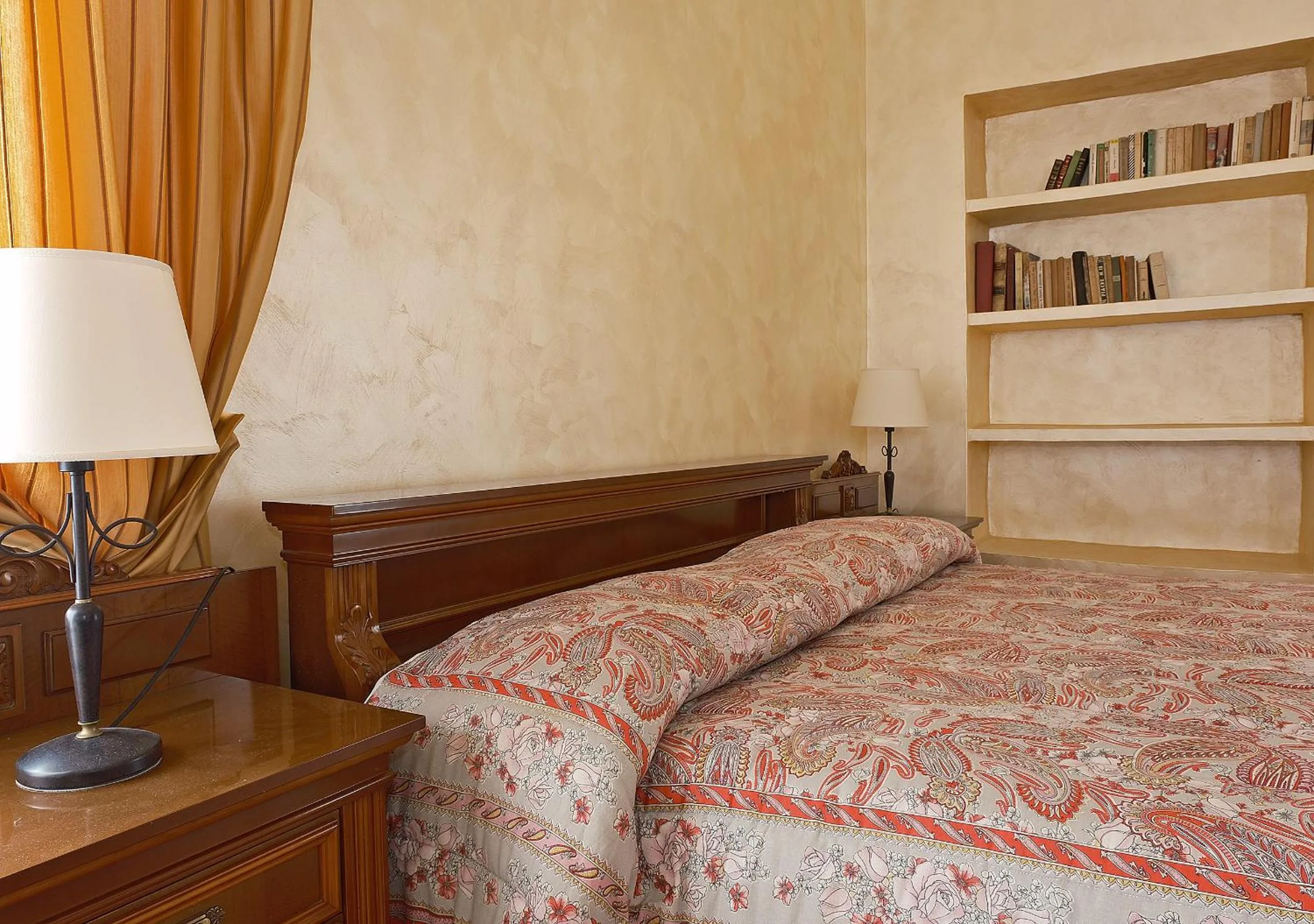 Bed in Conte Spencer