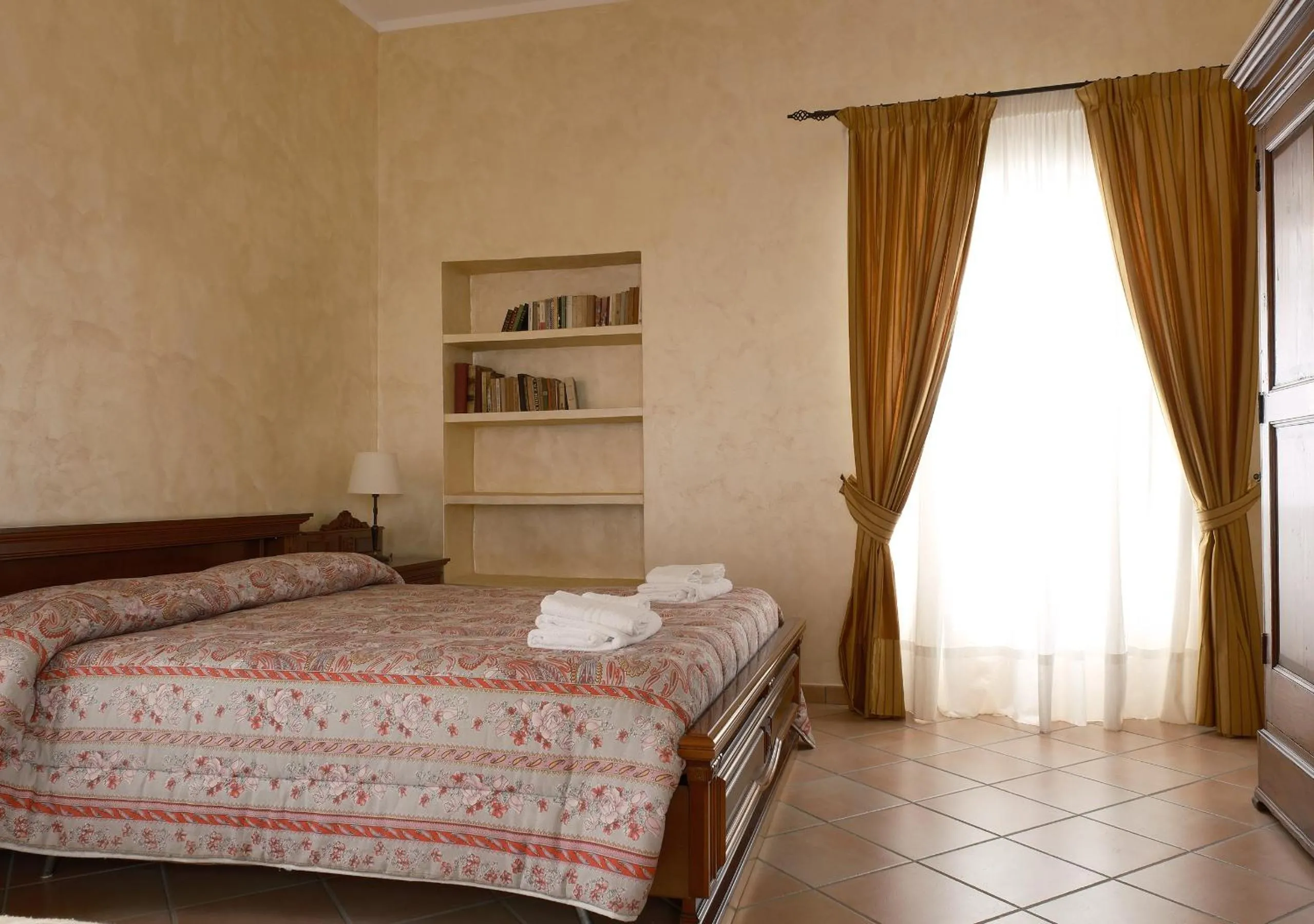 Bed in Conte Spencer