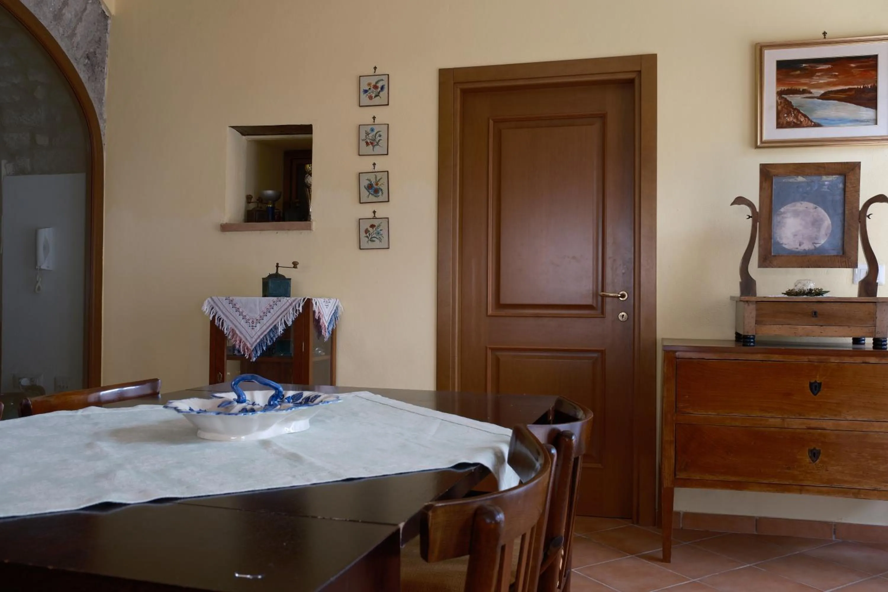 Dining area in Conte Spencer