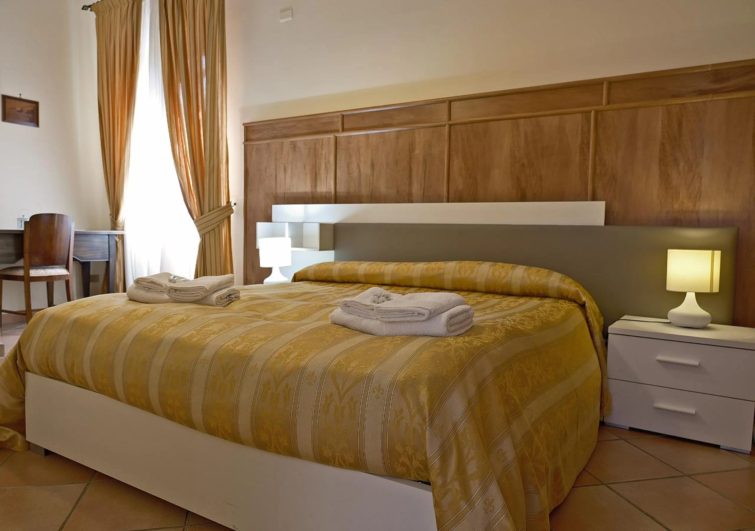 Bed in Conte Spencer