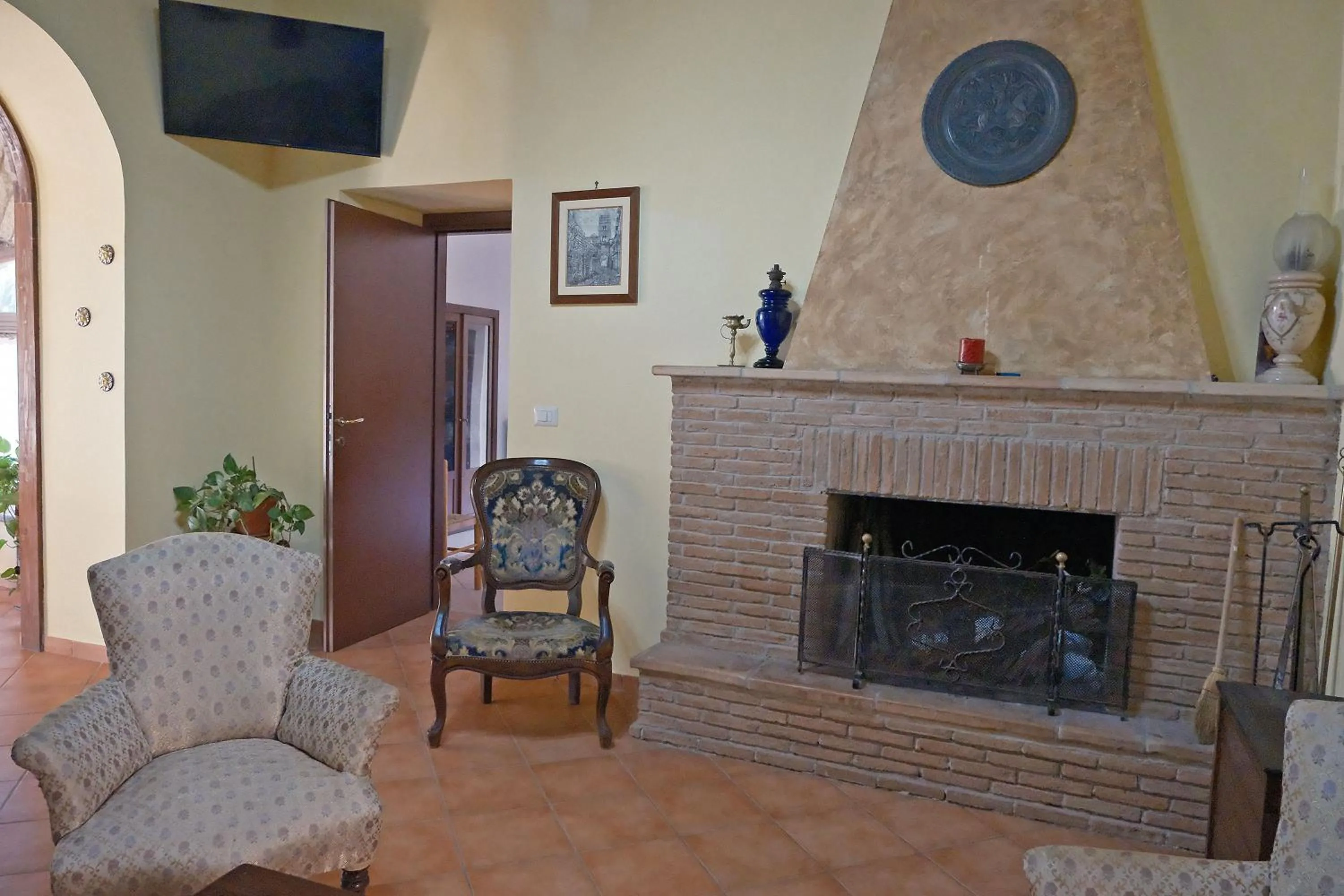 Communal lounge/ TV room in Conte Spencer