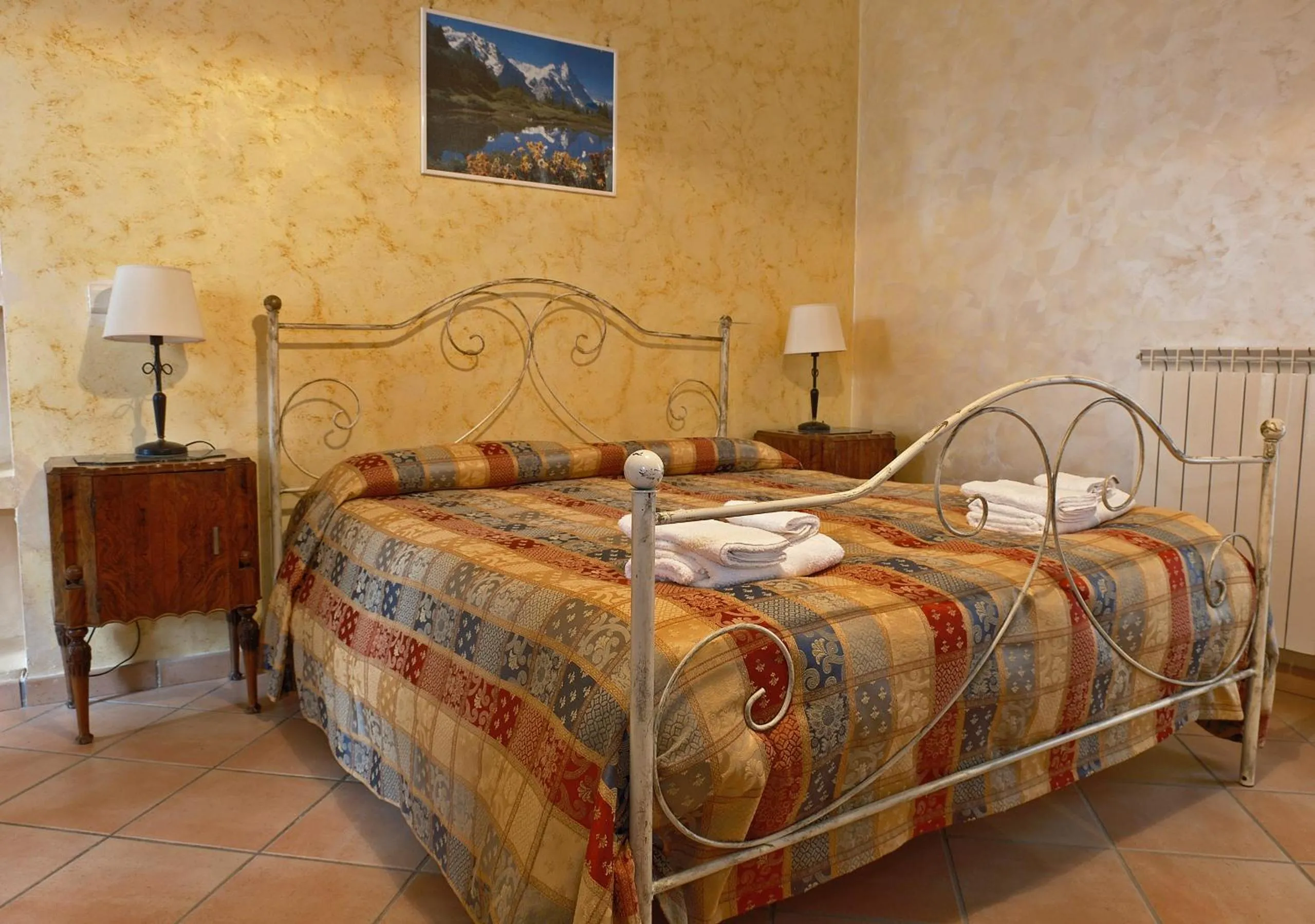Bed in Conte Spencer