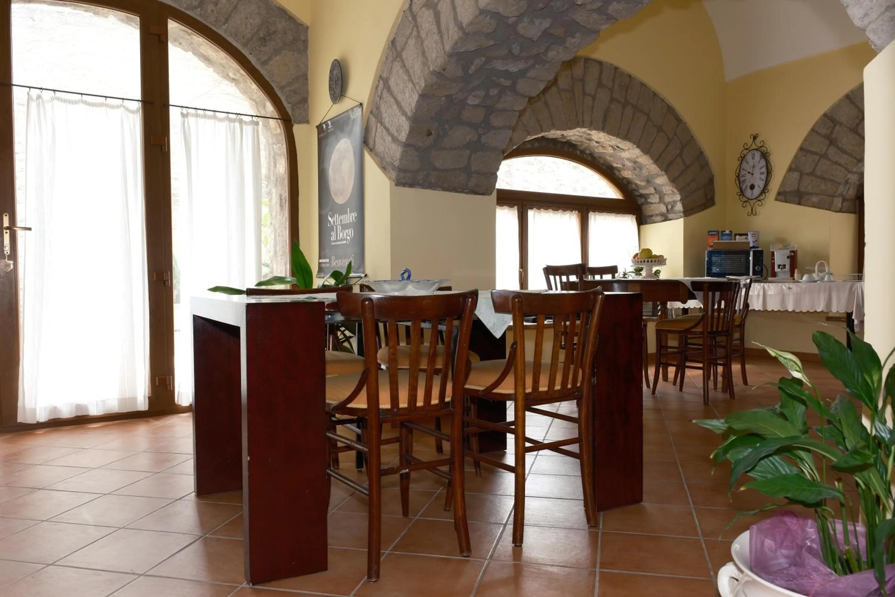 Dining area in Conte Spencer
