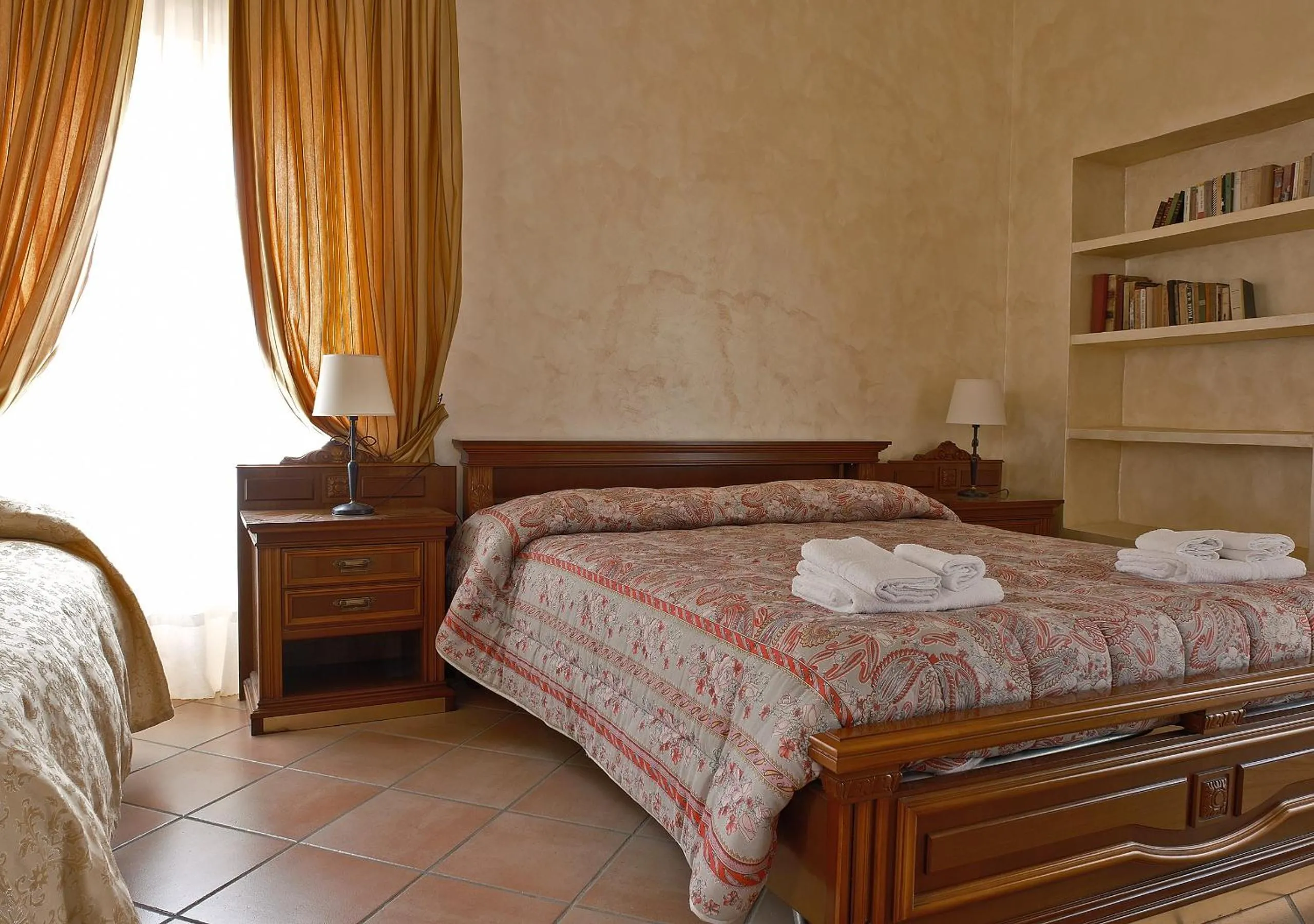 Bed in Conte Spencer