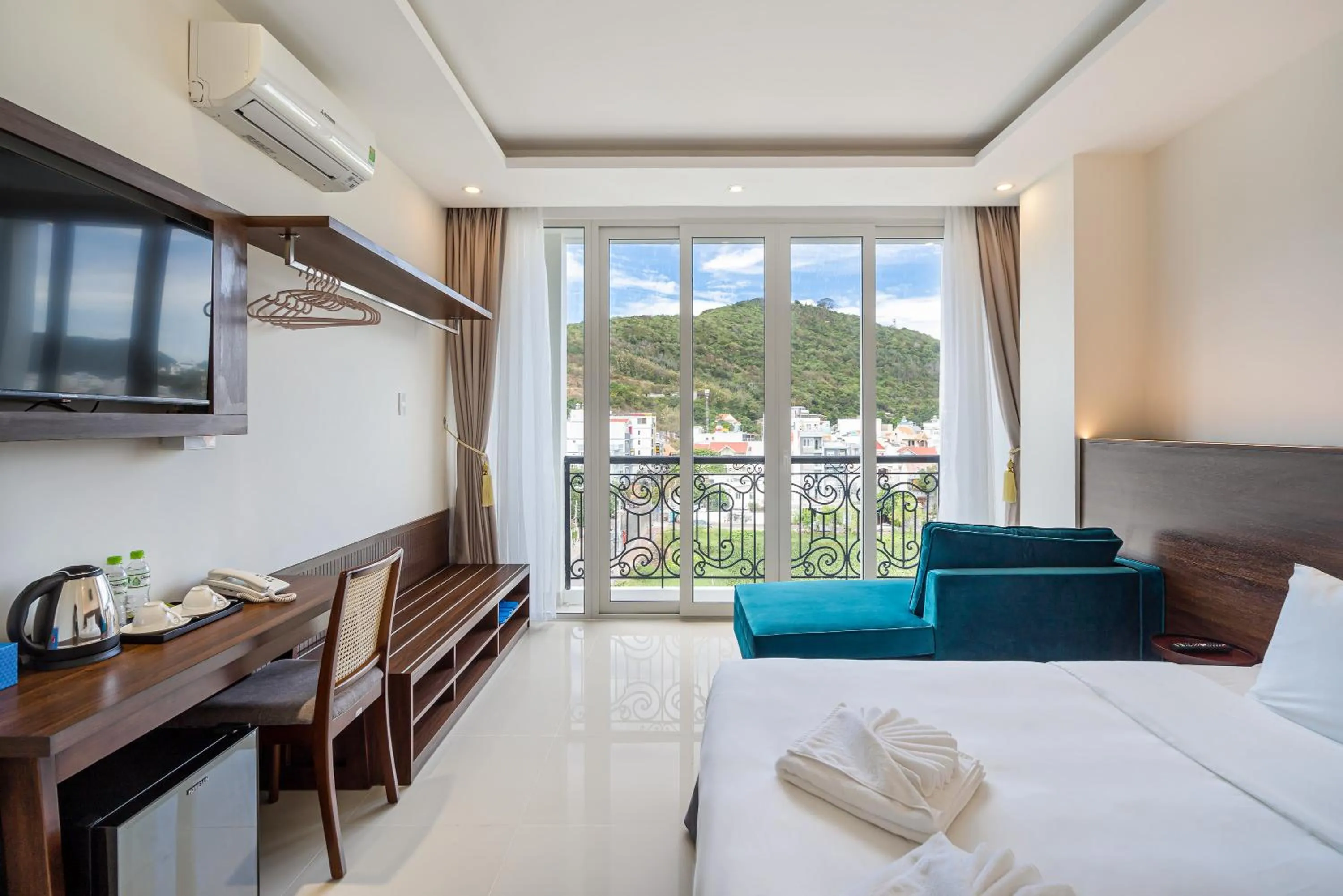 Photo of the whole room, Bed in Aquatel Vung Tau