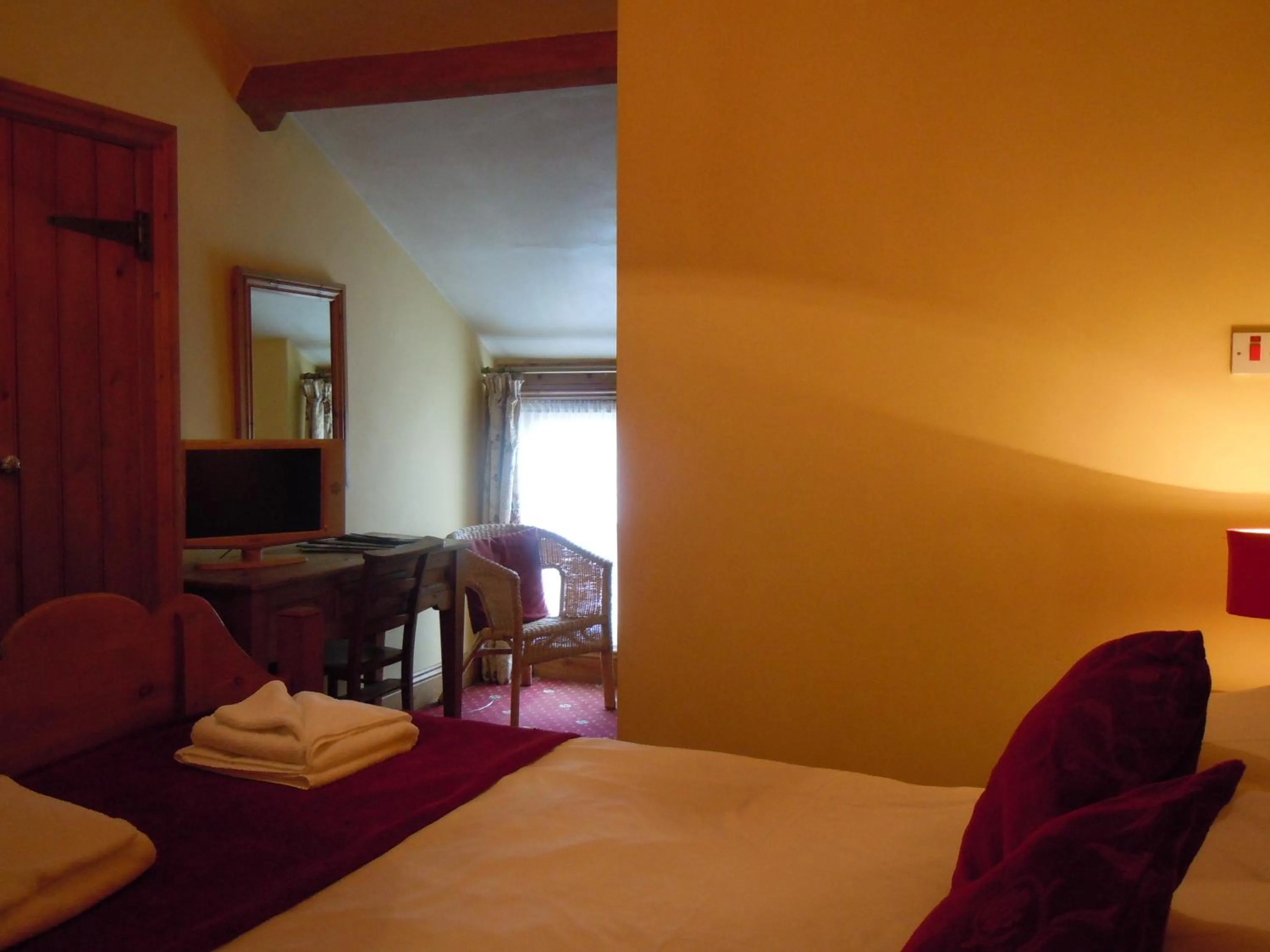 Day, Bed in The New Inn