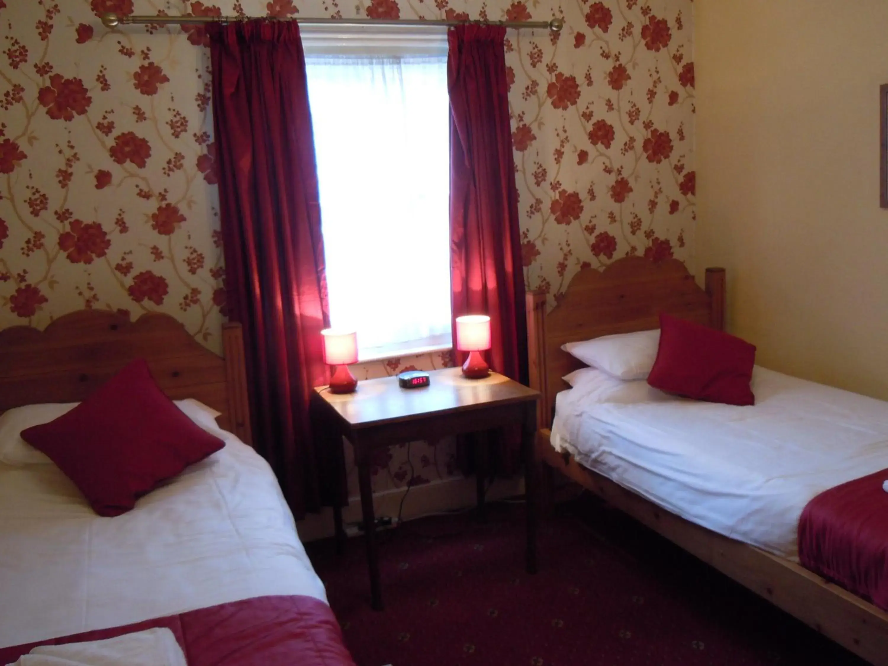 Standard Twin Room in The New Inn Standard Twin Room in The New Inn