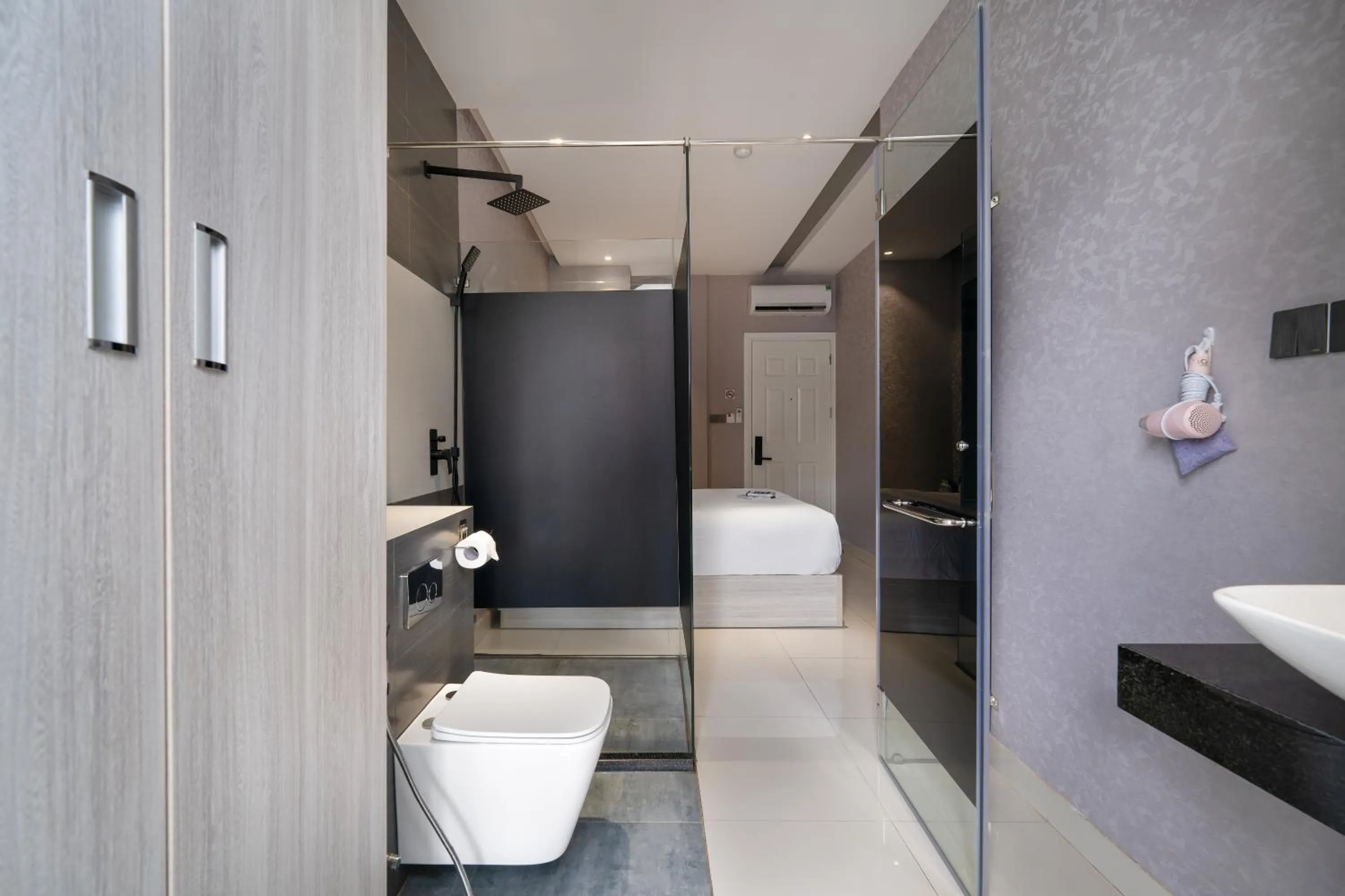 Shower in Mari Queen Hotel - Bui Thi Xuan