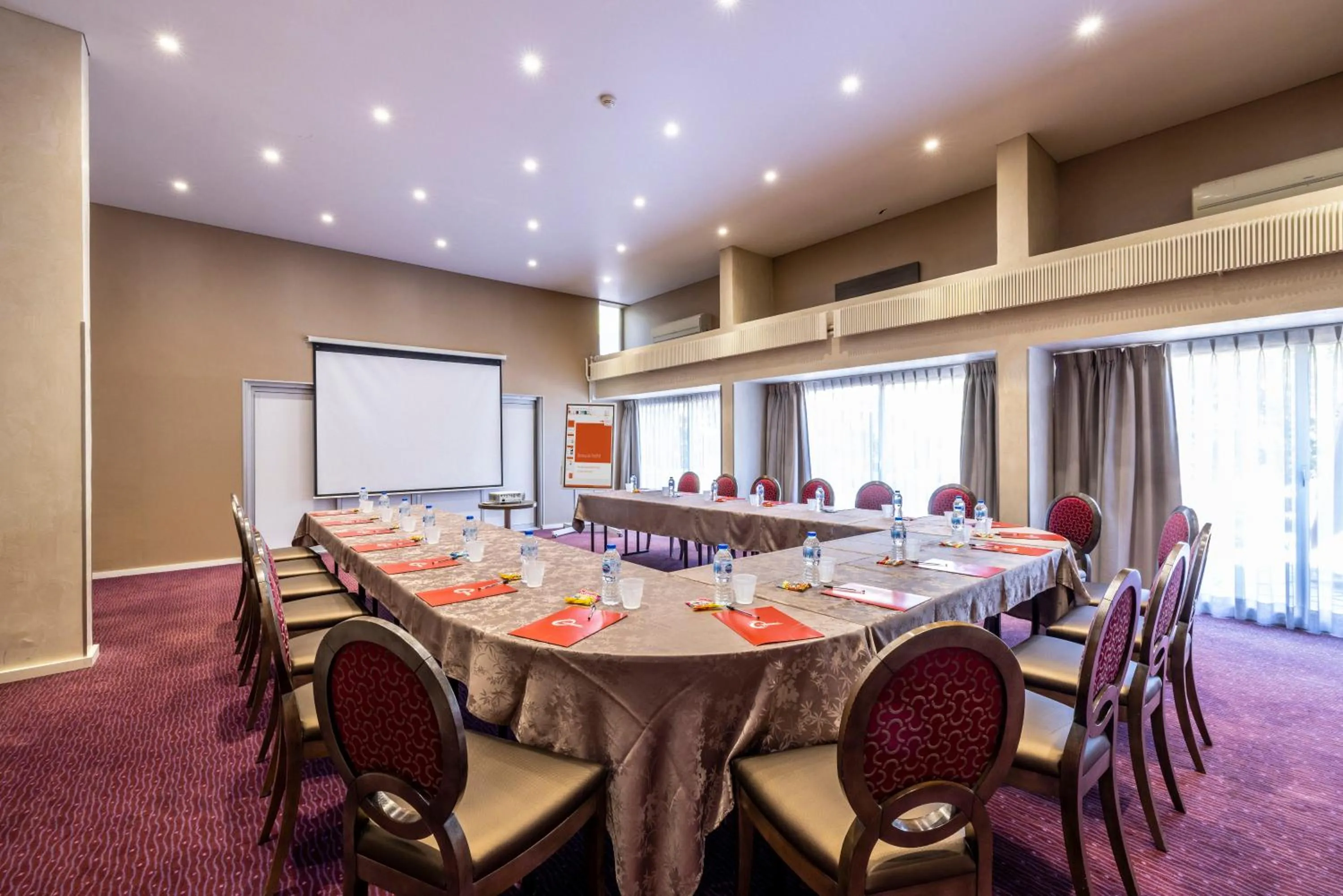 Meeting/conference room in Hôtel Les Trois Roses, Meylan Grenoble