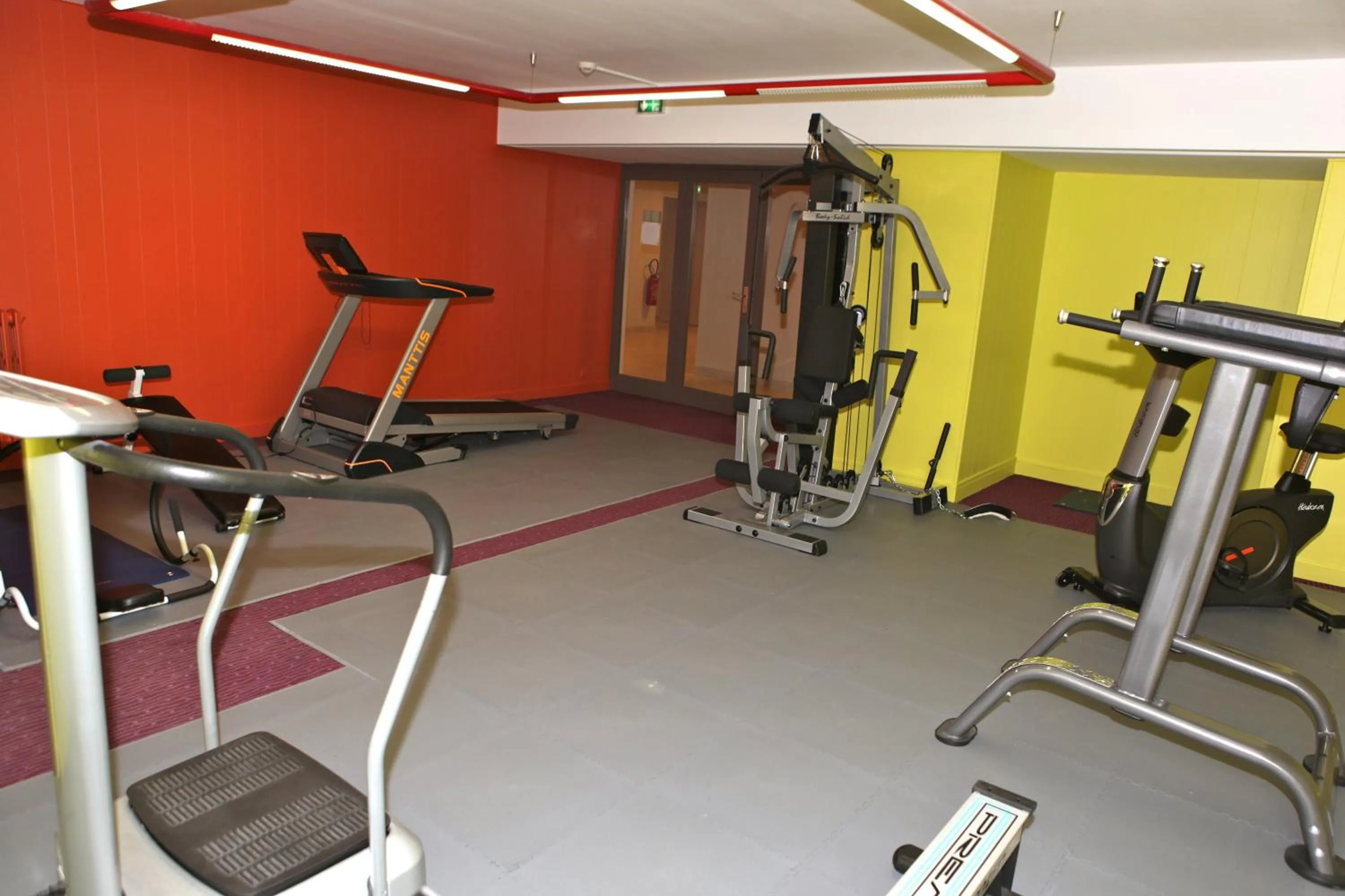 Fitness centre/facilities in Hôtel Les Trois Roses, Meylan Grenoble