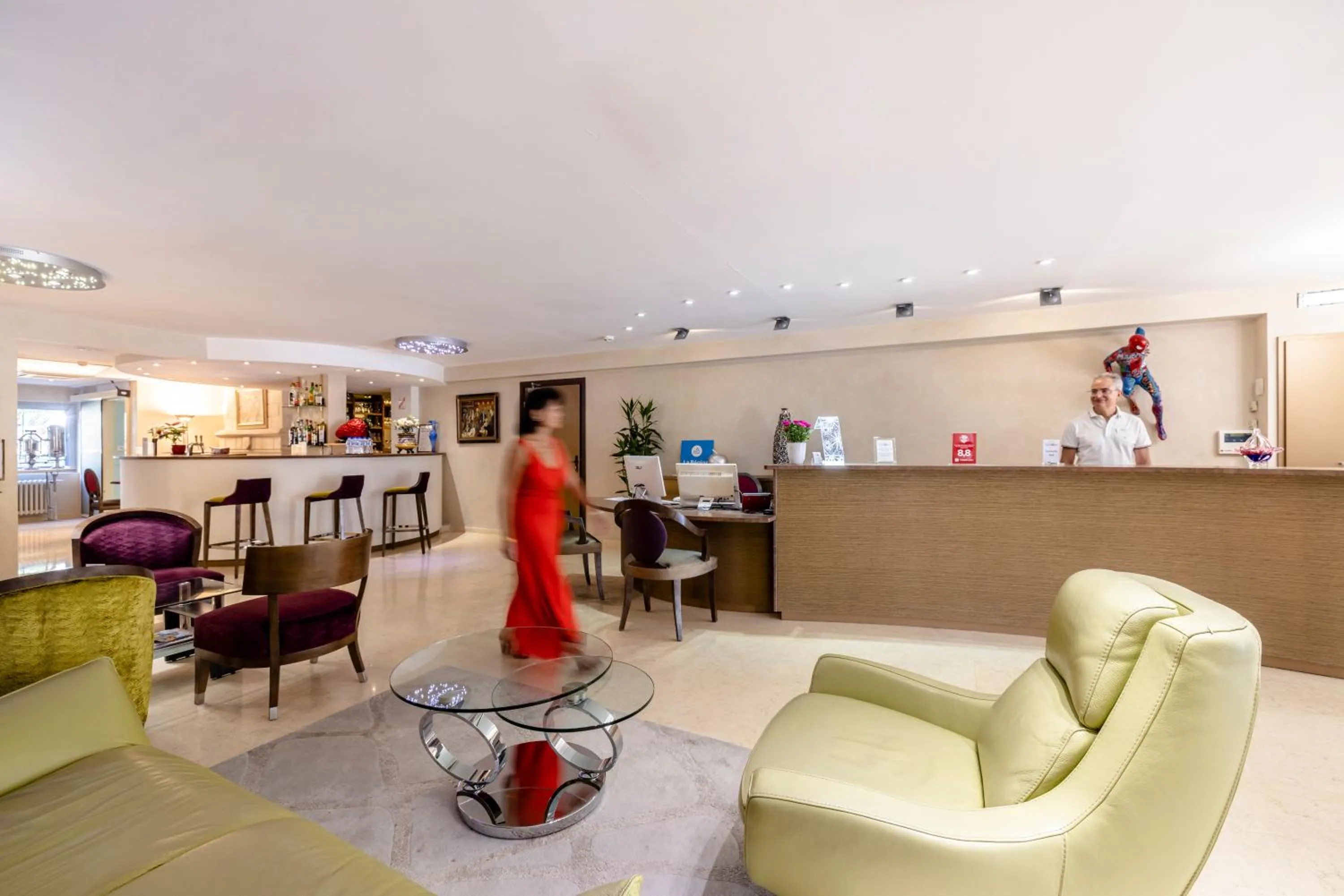 Lobby or reception in Hôtel Les Trois Roses, Meylan Grenoble