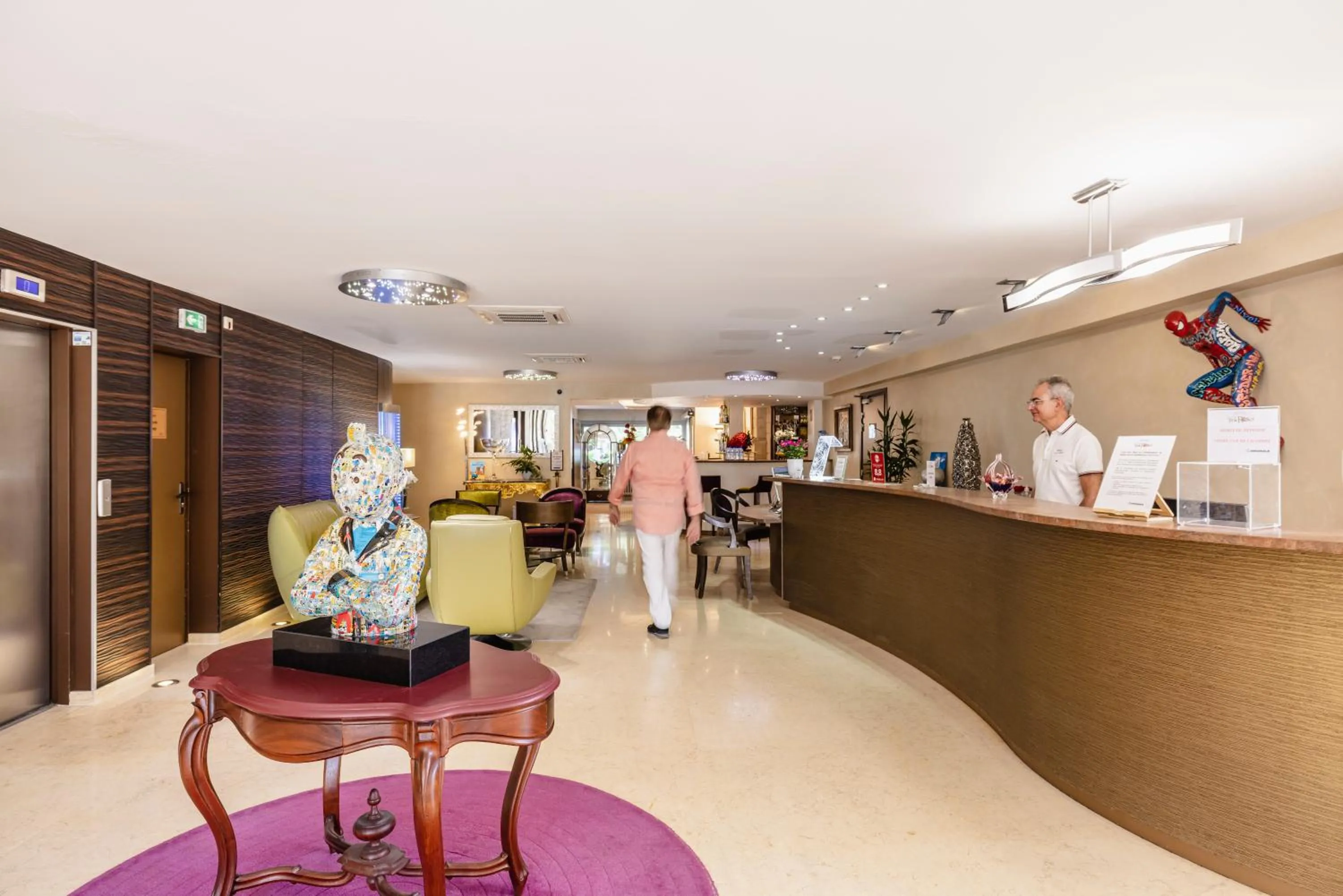 Lobby or reception in Hôtel Les Trois Roses, Meylan Grenoble