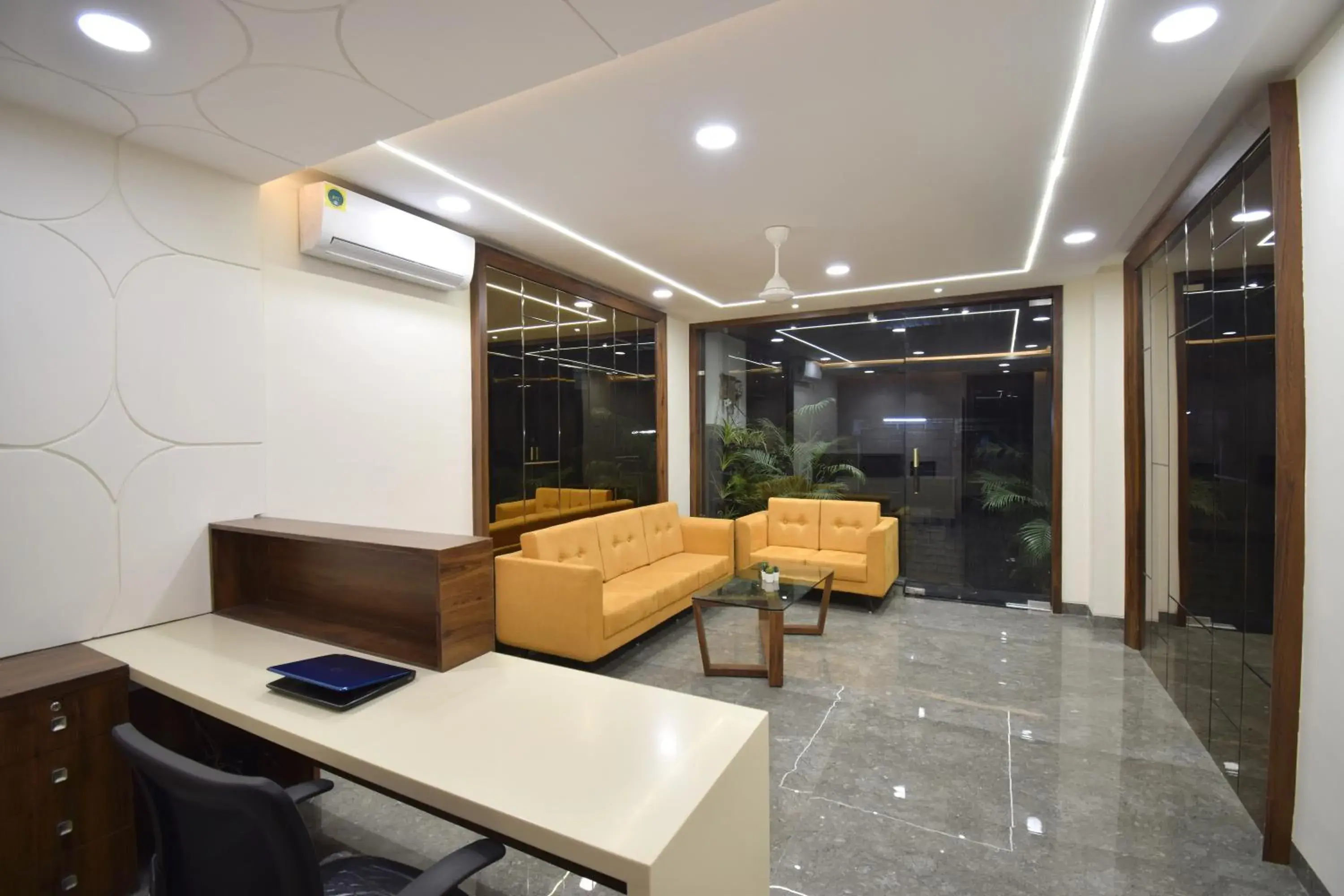 Lobby or reception in Hotel Blue Bells Lobby or reception in Hotel Blue Bells