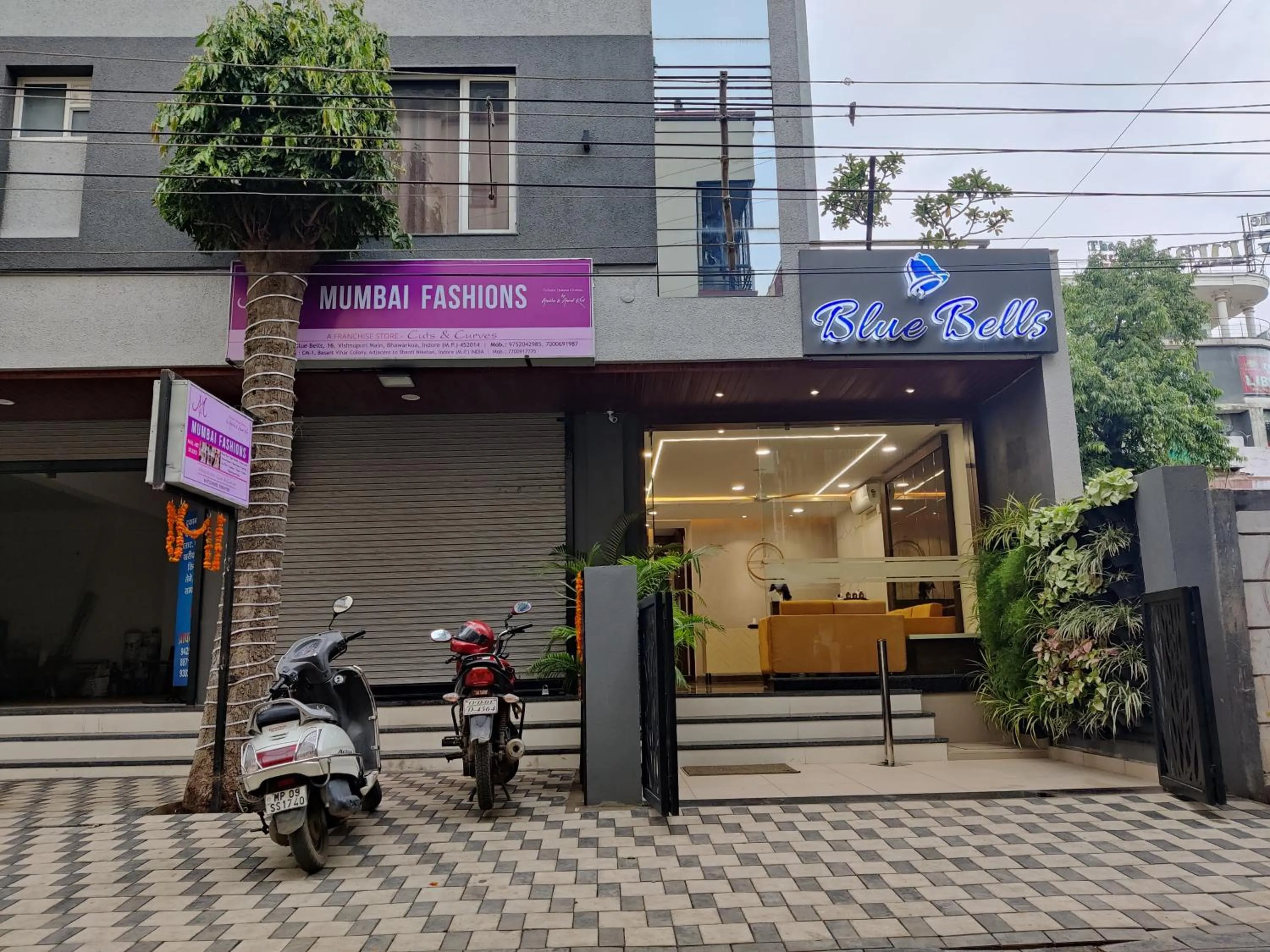 Facade/entrance in Hotel Blue Bells