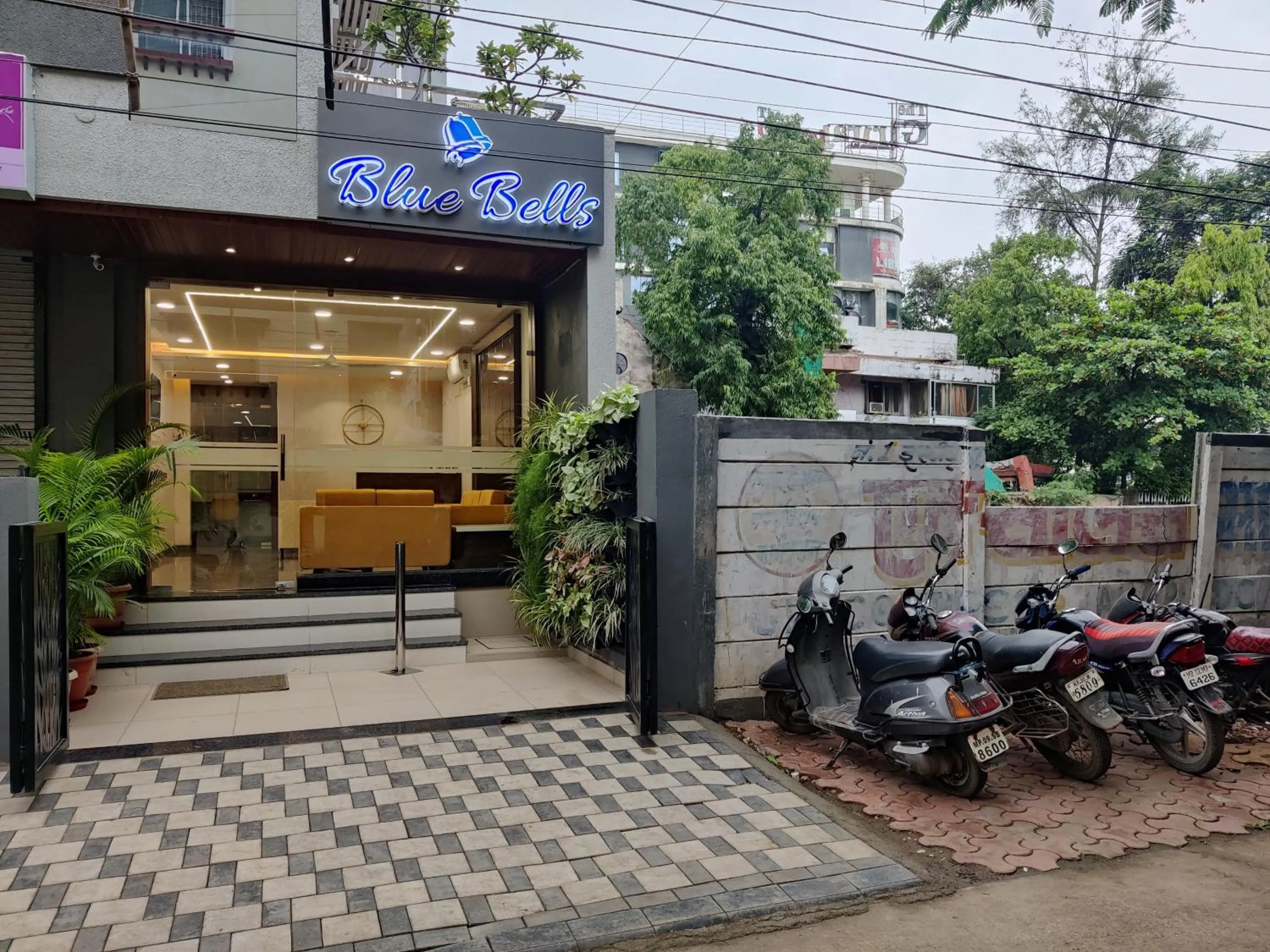 Facade/entrance in Hotel Blue Bells