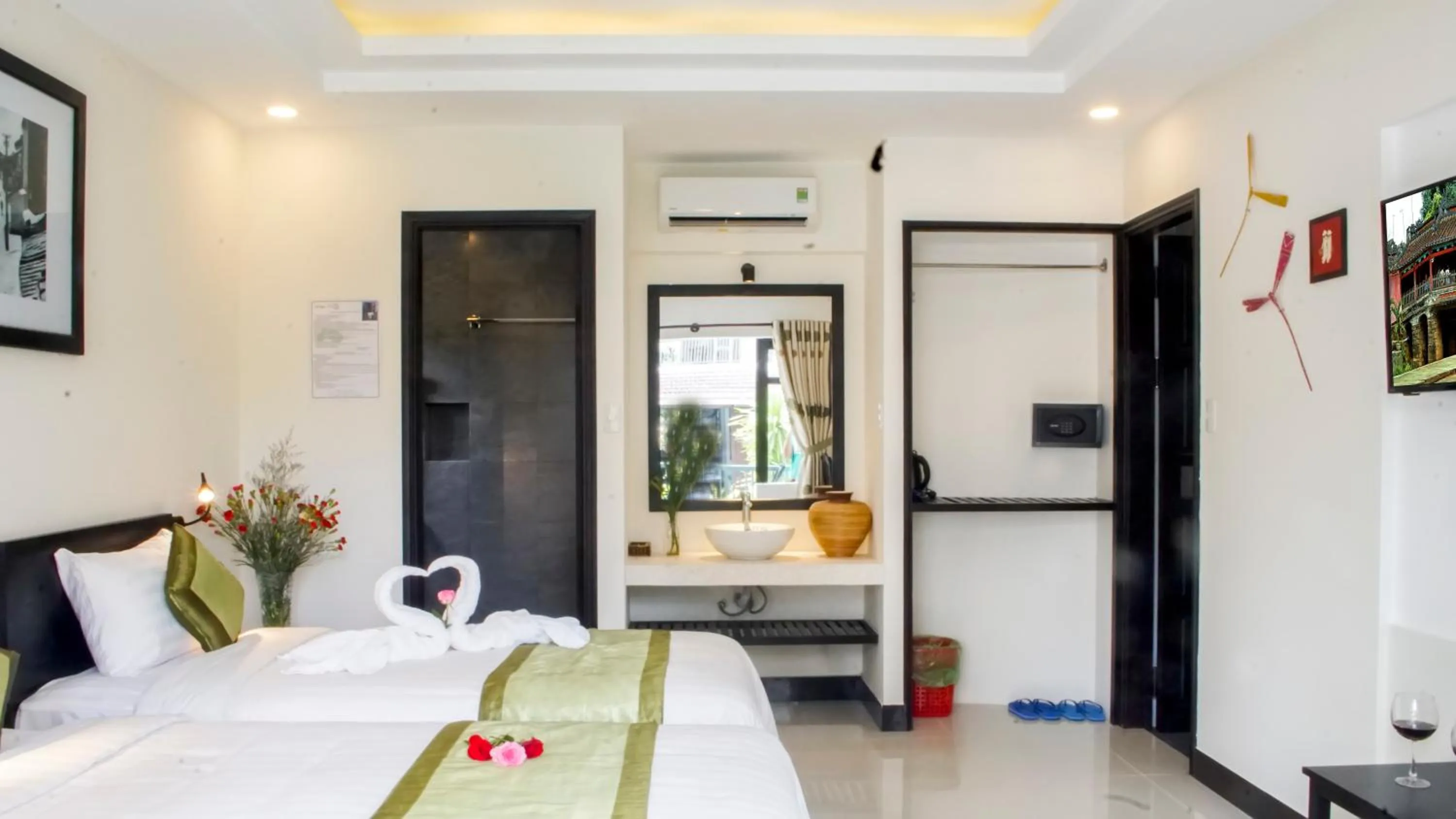 Photo of the whole room, Bed in Starfruit villa Hoi An