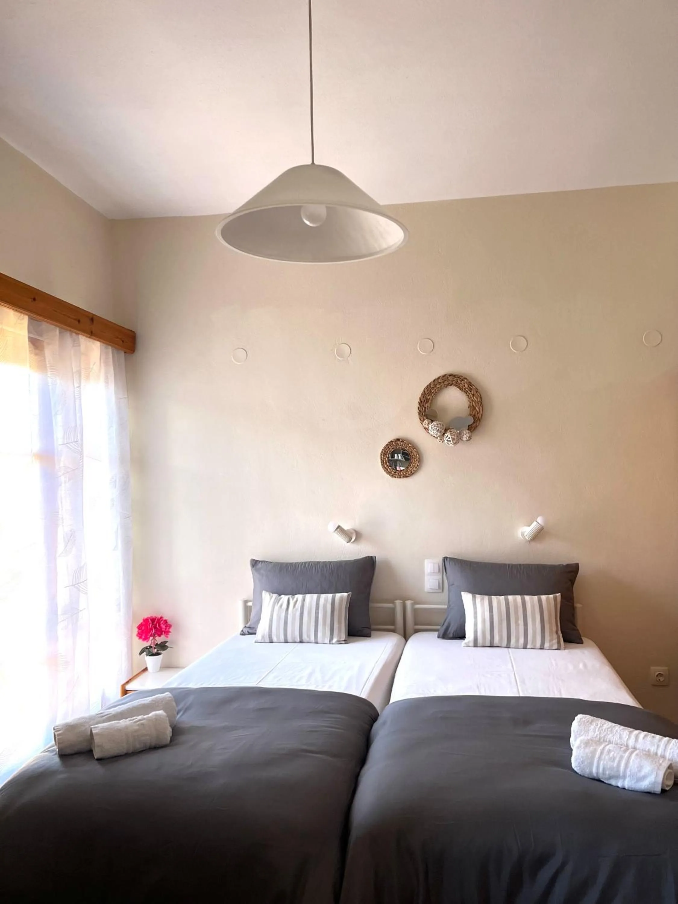 Bed in Nicoll Apartments