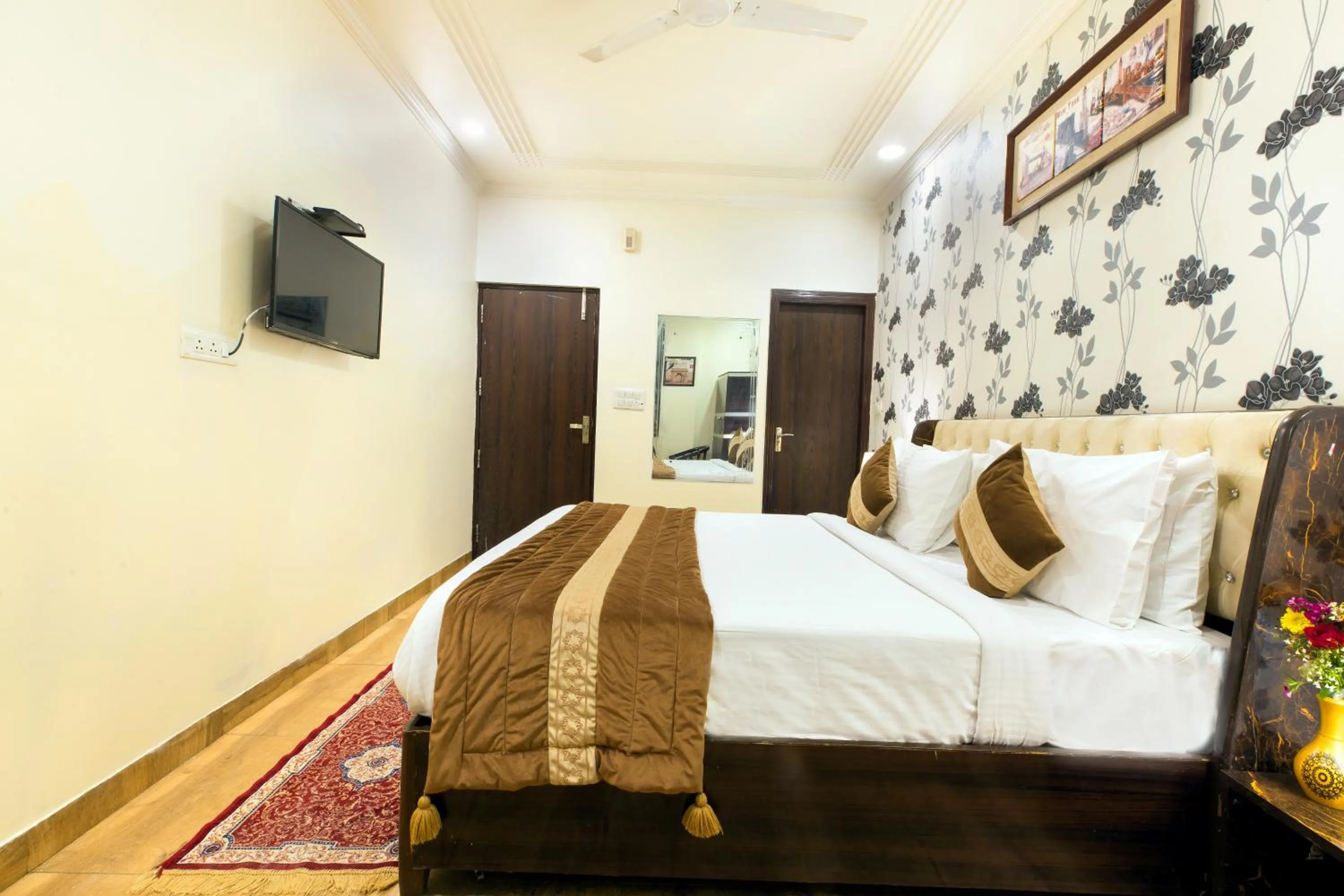 TV and multimedia, Bed in OPO Alpino Aerocity , Free Airport Pickup