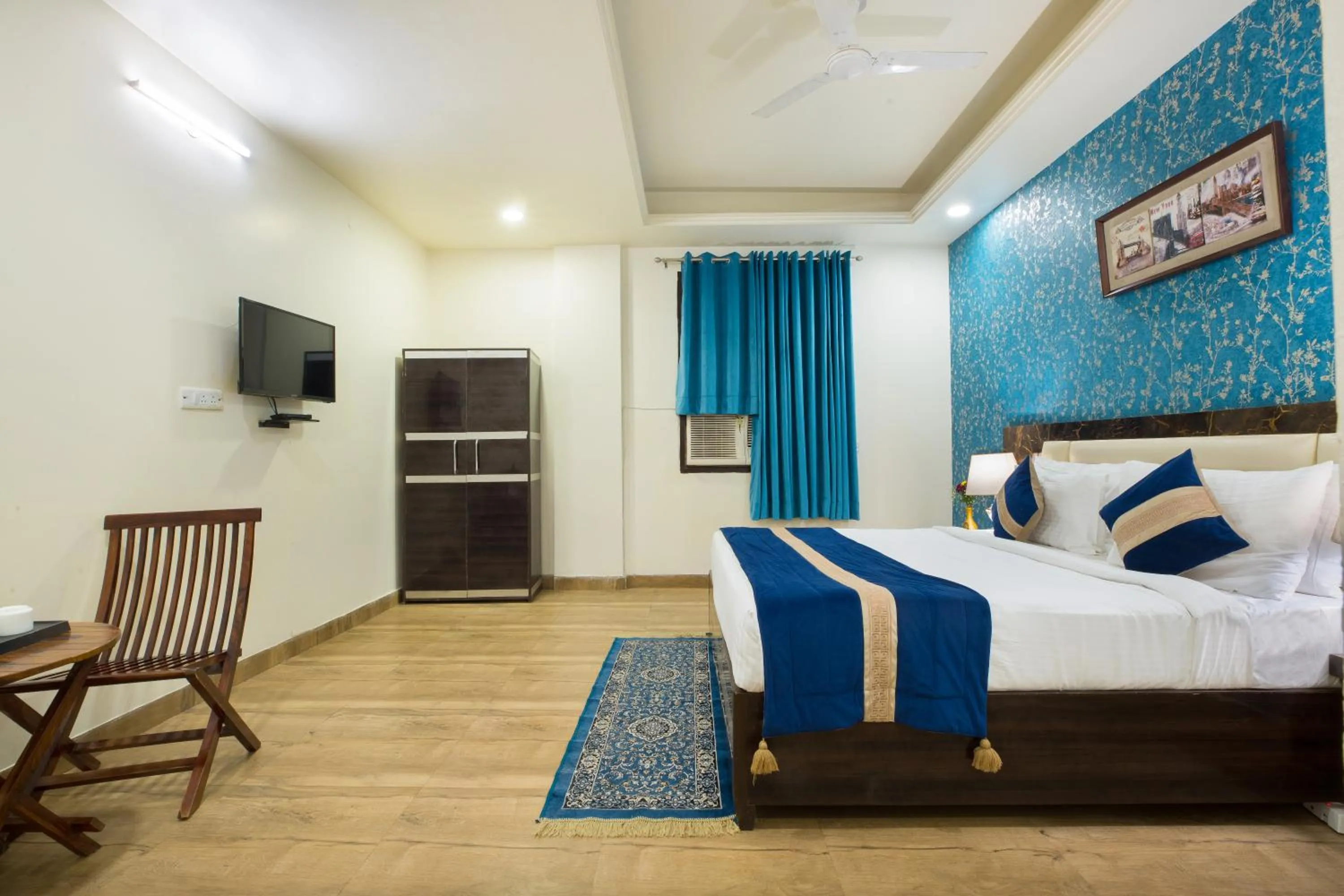 Communal lounge/ TV room, Bed in OPO Alpino Aerocity , Free Airport Pickup