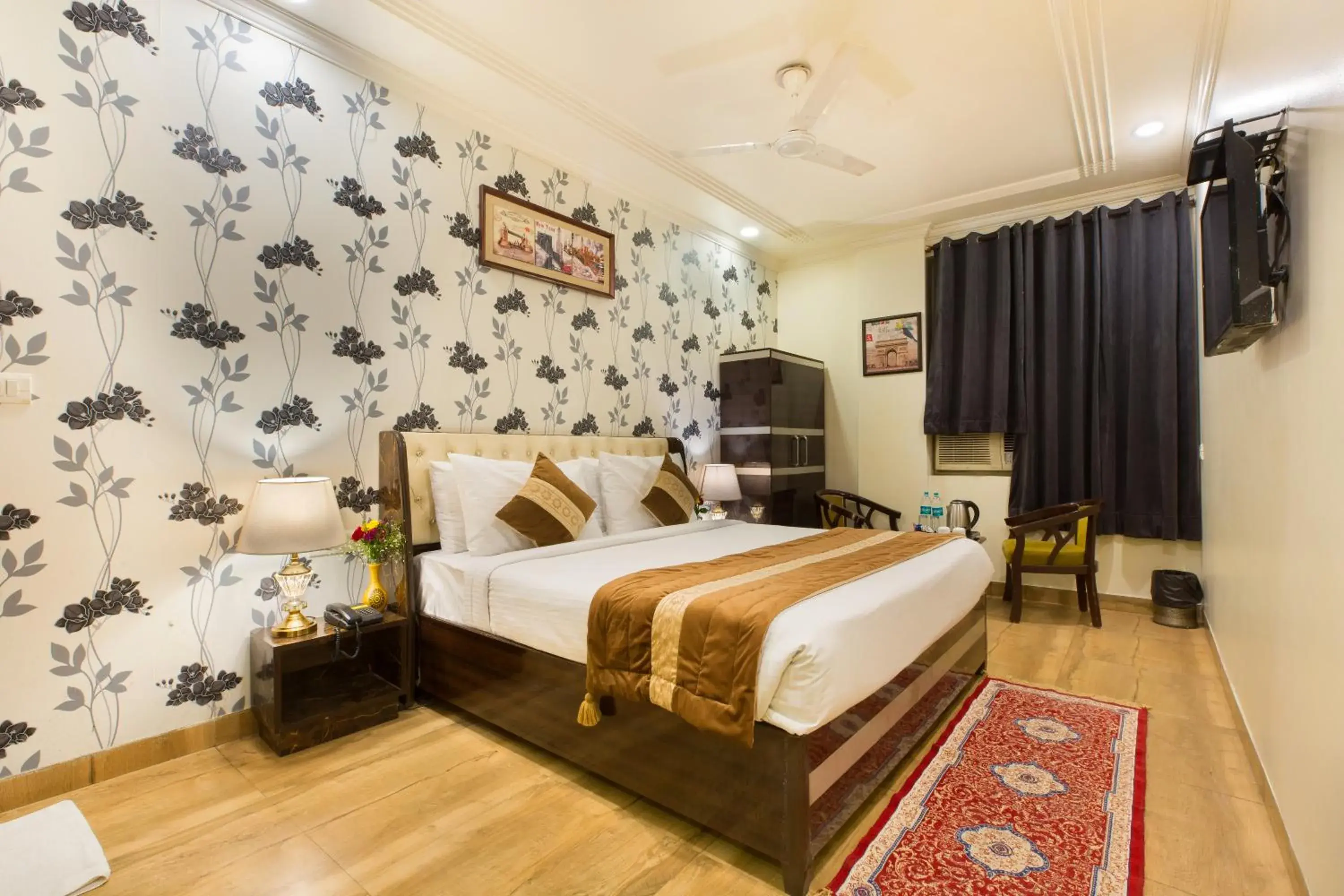 Deluxe Double Room in OPO The Alpino, Delhi Airport Deluxe Double Room in OPO The Alpino, Delhi Airport