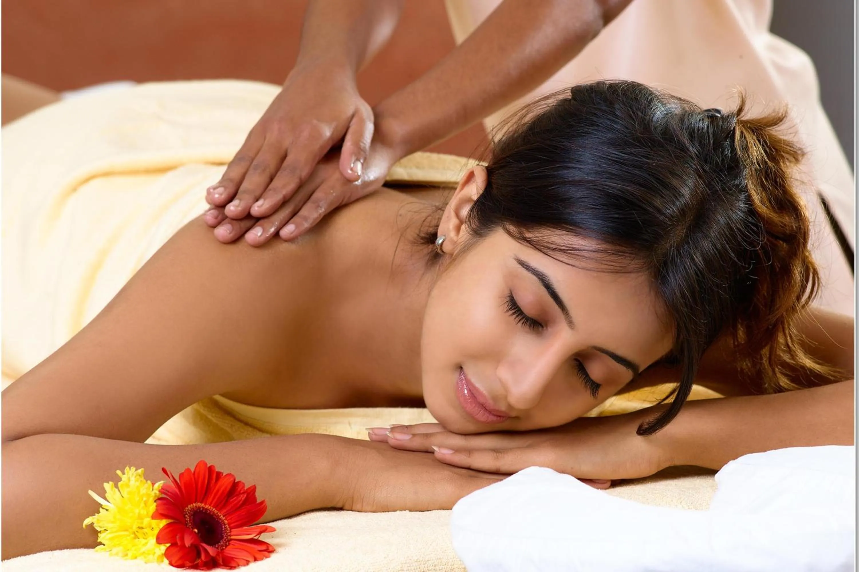 Massage in Vythiri Resort