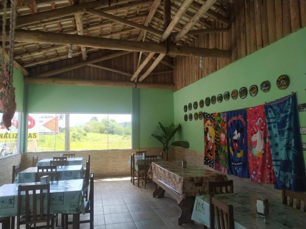 Restaurant/places to eat in Pousada Casa Verde