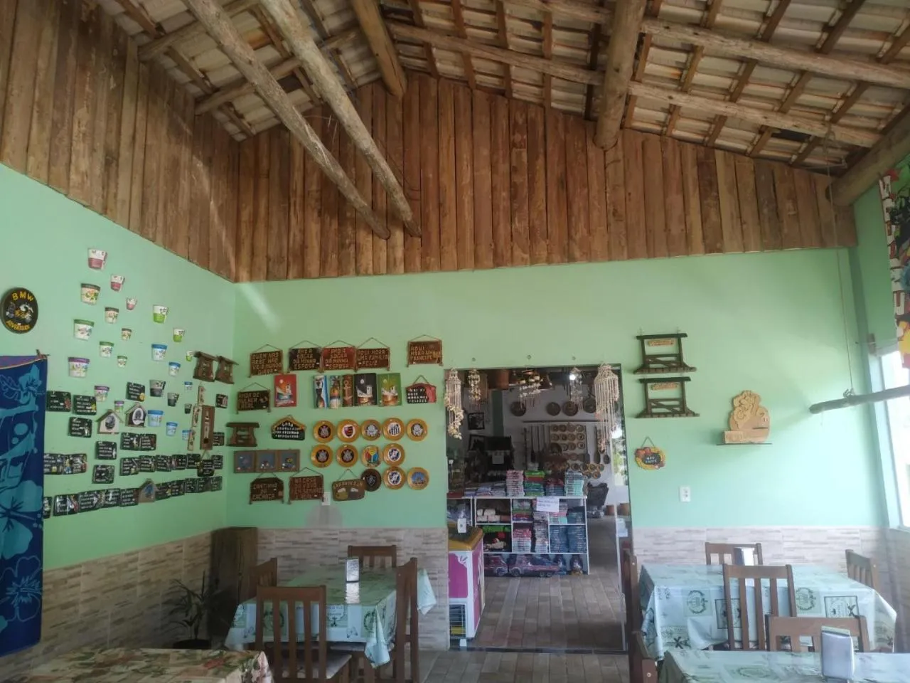 Restaurant/places to eat in Pousada Casa Verde