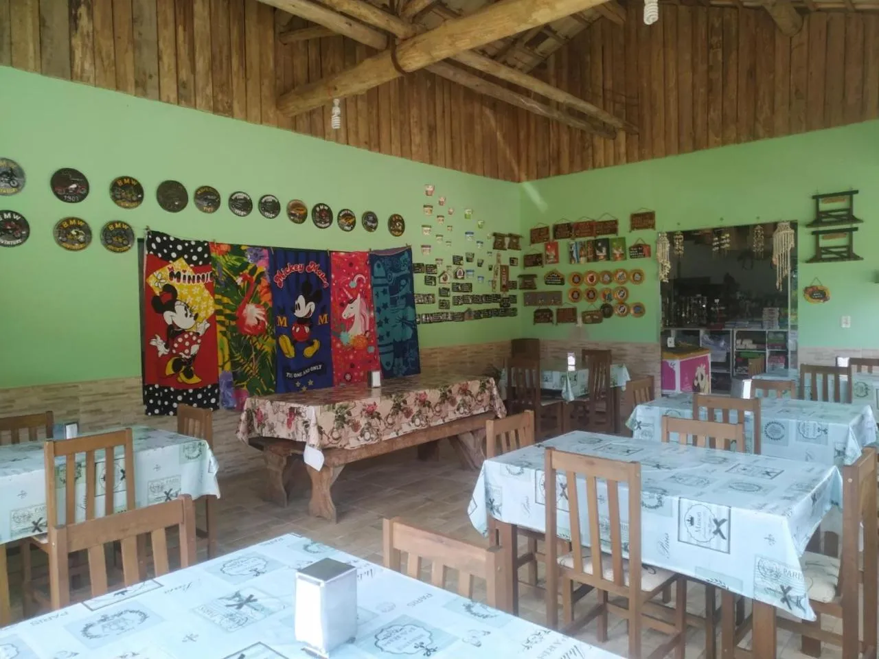 Restaurant/places to eat in Pousada Casa Verde