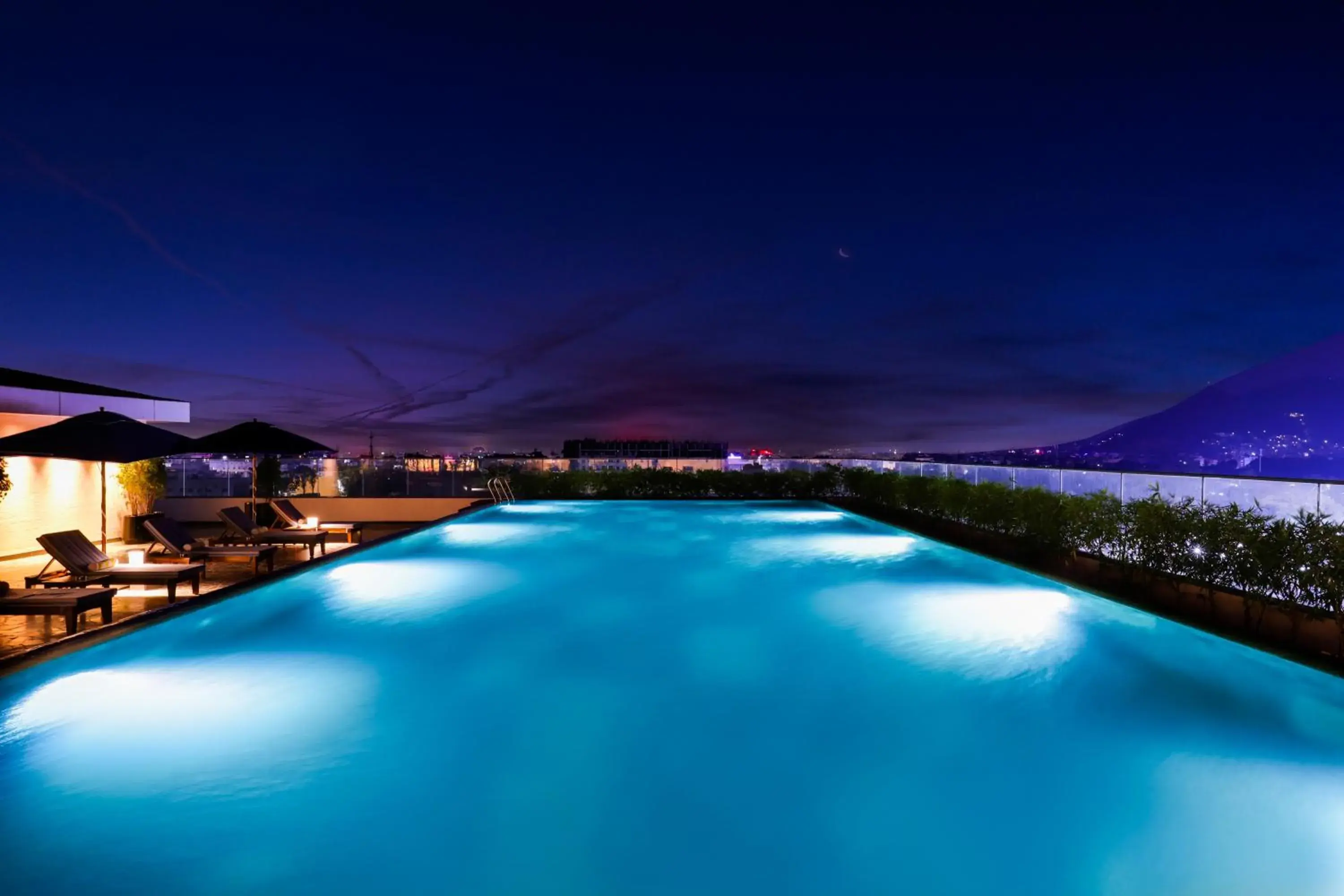 Swimming pool in Lemon Tree Premier, Vijayawada Swimming pool in Lemon Tree Premier, Vijayawada