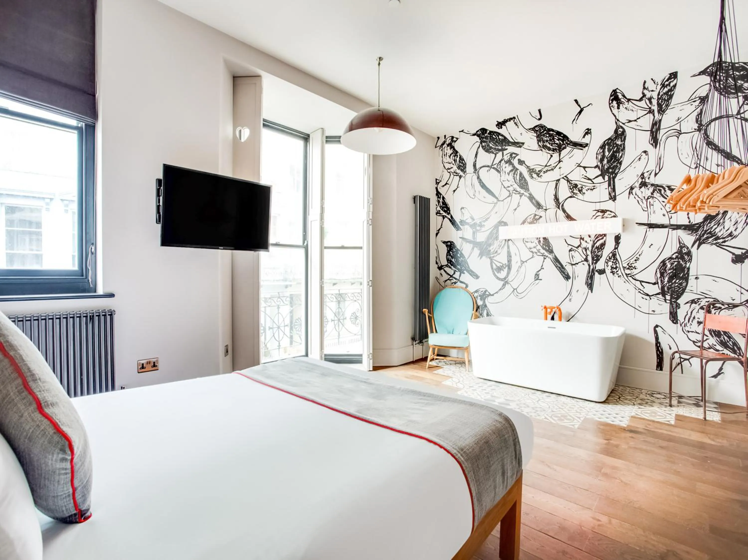 Bedroom, TV/Entertainment Center in OYO Fab Guest House