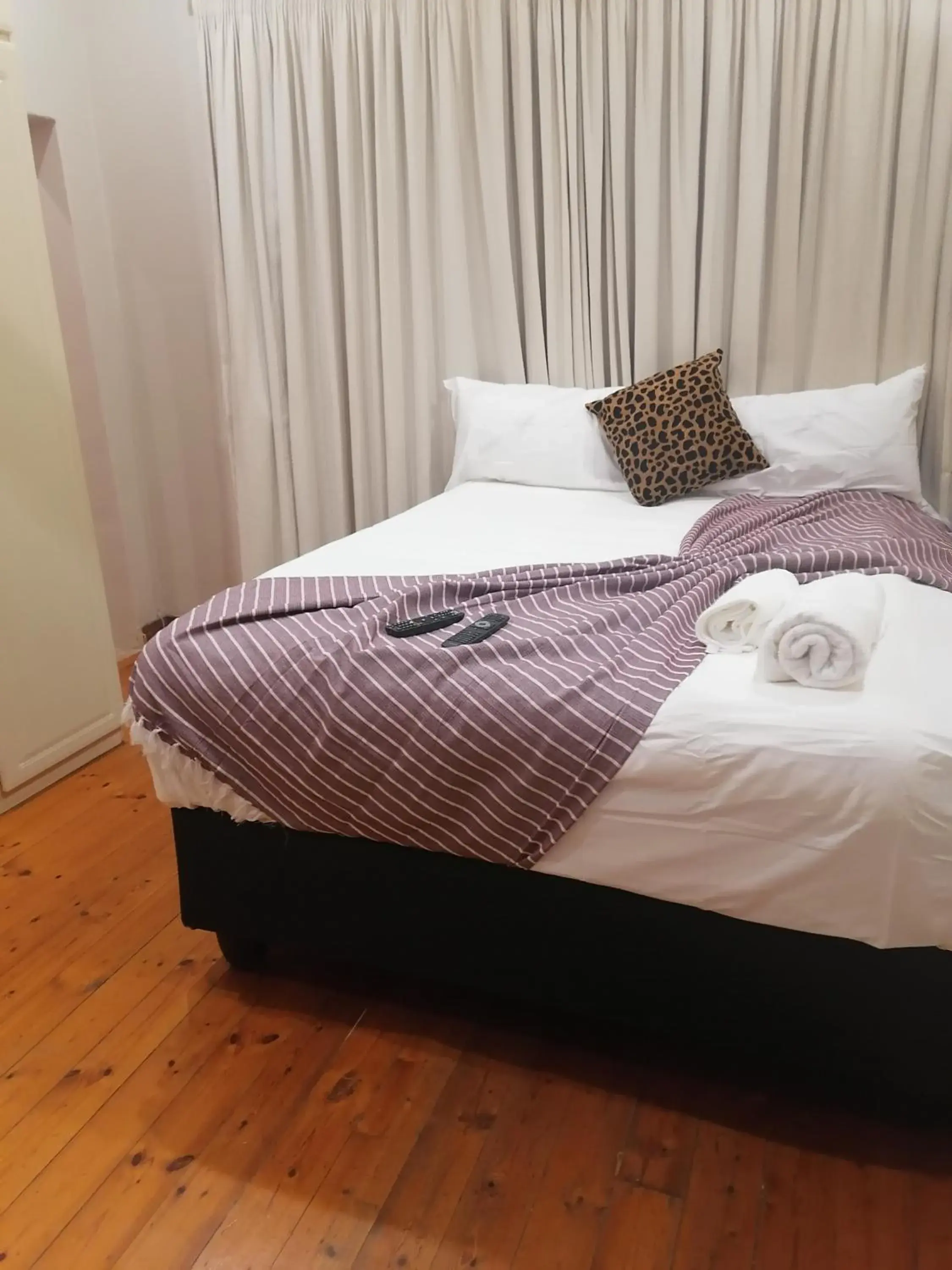 Budget Double Room in 180 On Anderson Guest House Budget Double Room in 180 On Anderson Guest House