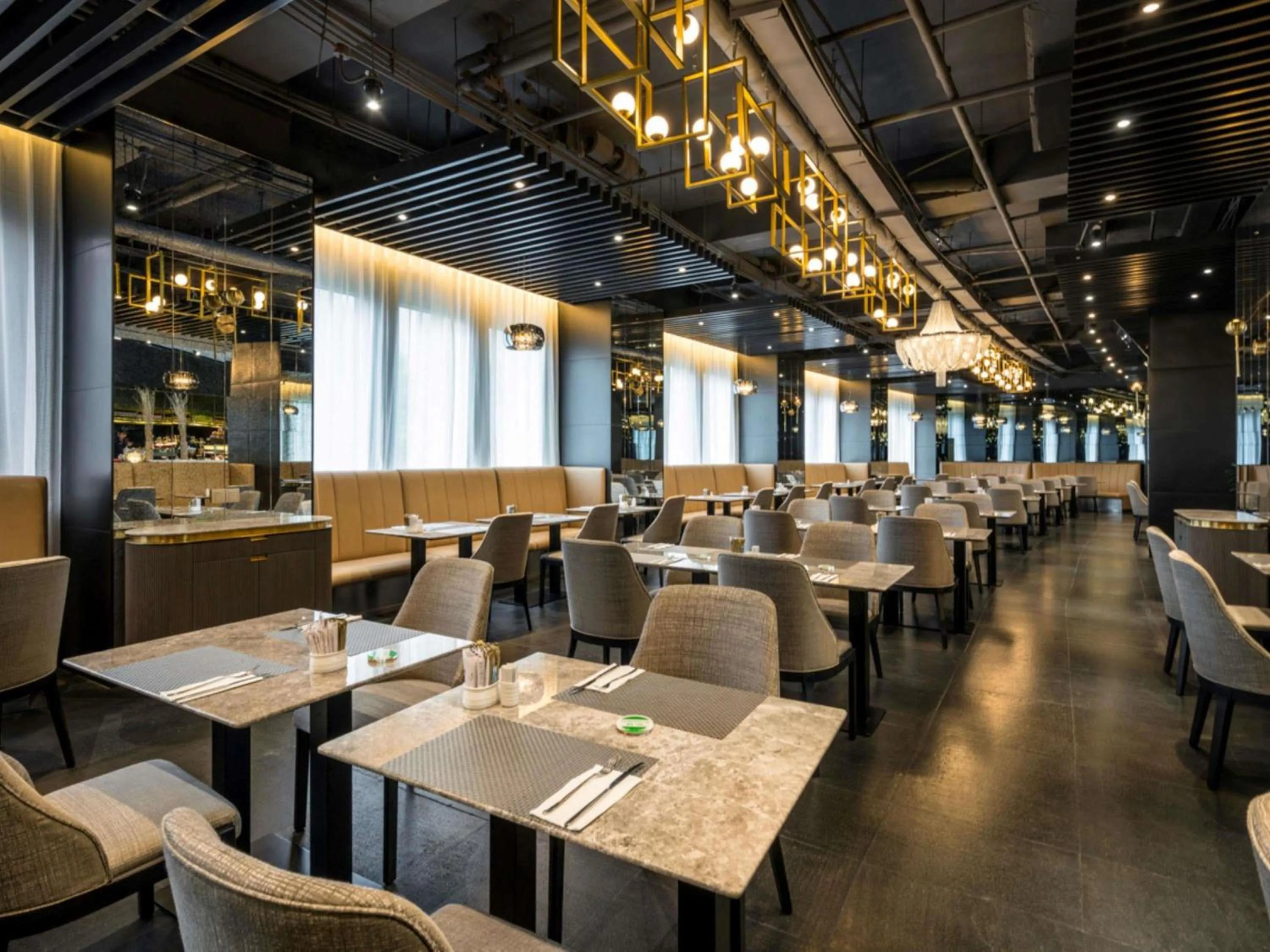 Property building in Grand Mercure Shanghai Hongqiao