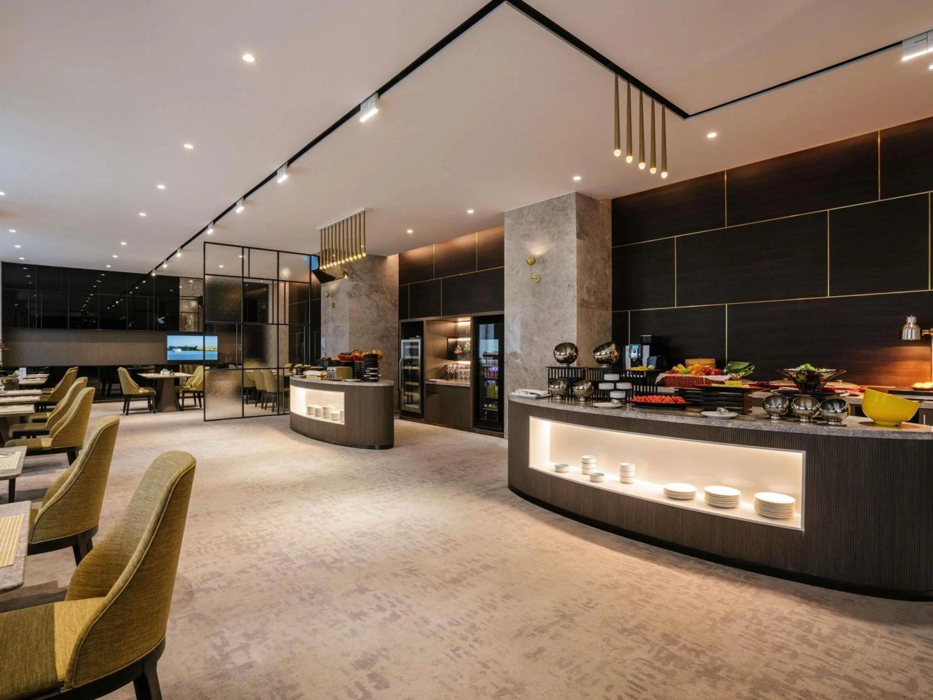 Lounge or bar in Grand Mercure Shanghai Hongqiao
