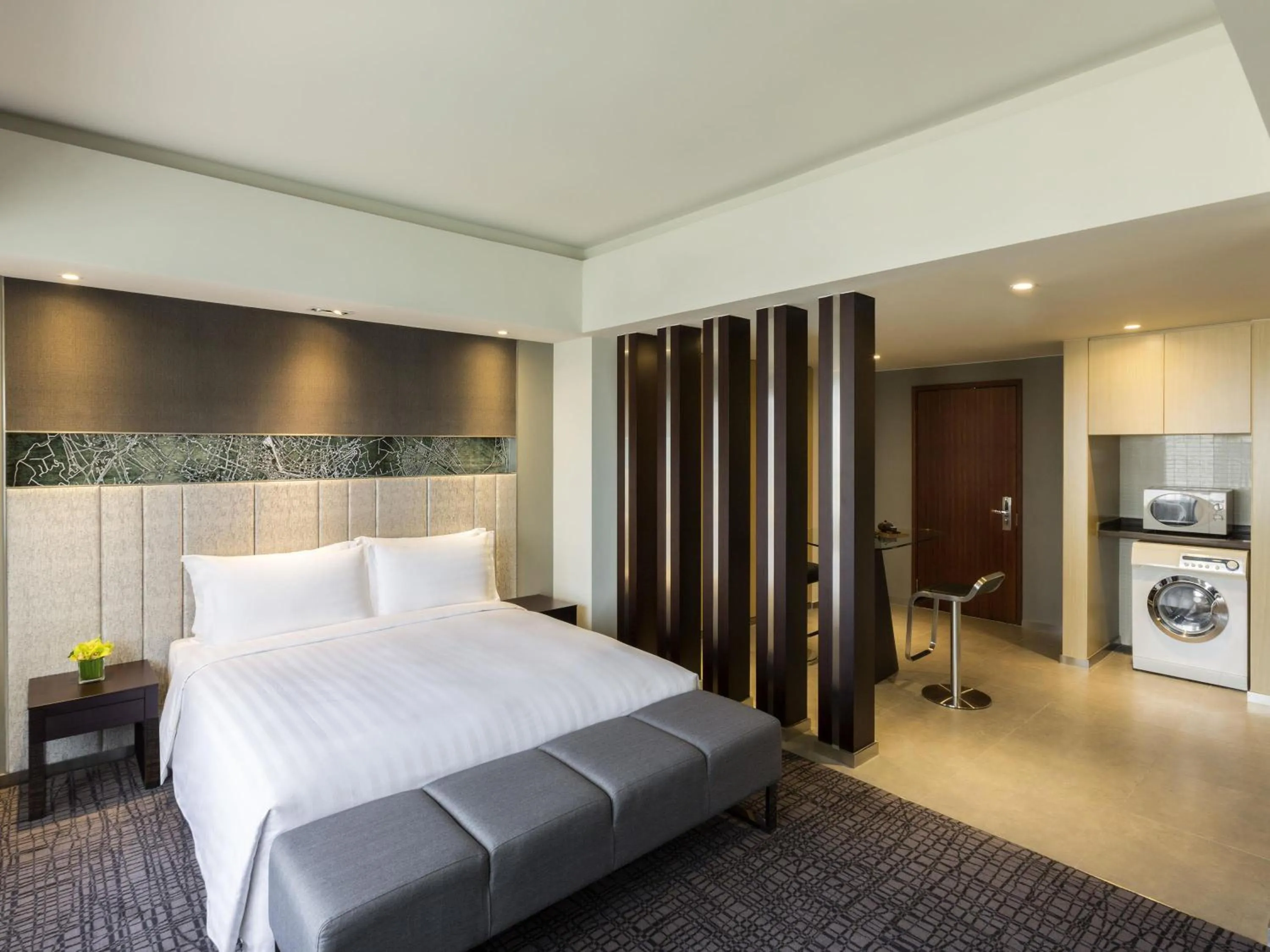 Bedroom, Bed in Grand Mercure Shanghai Hongqiao