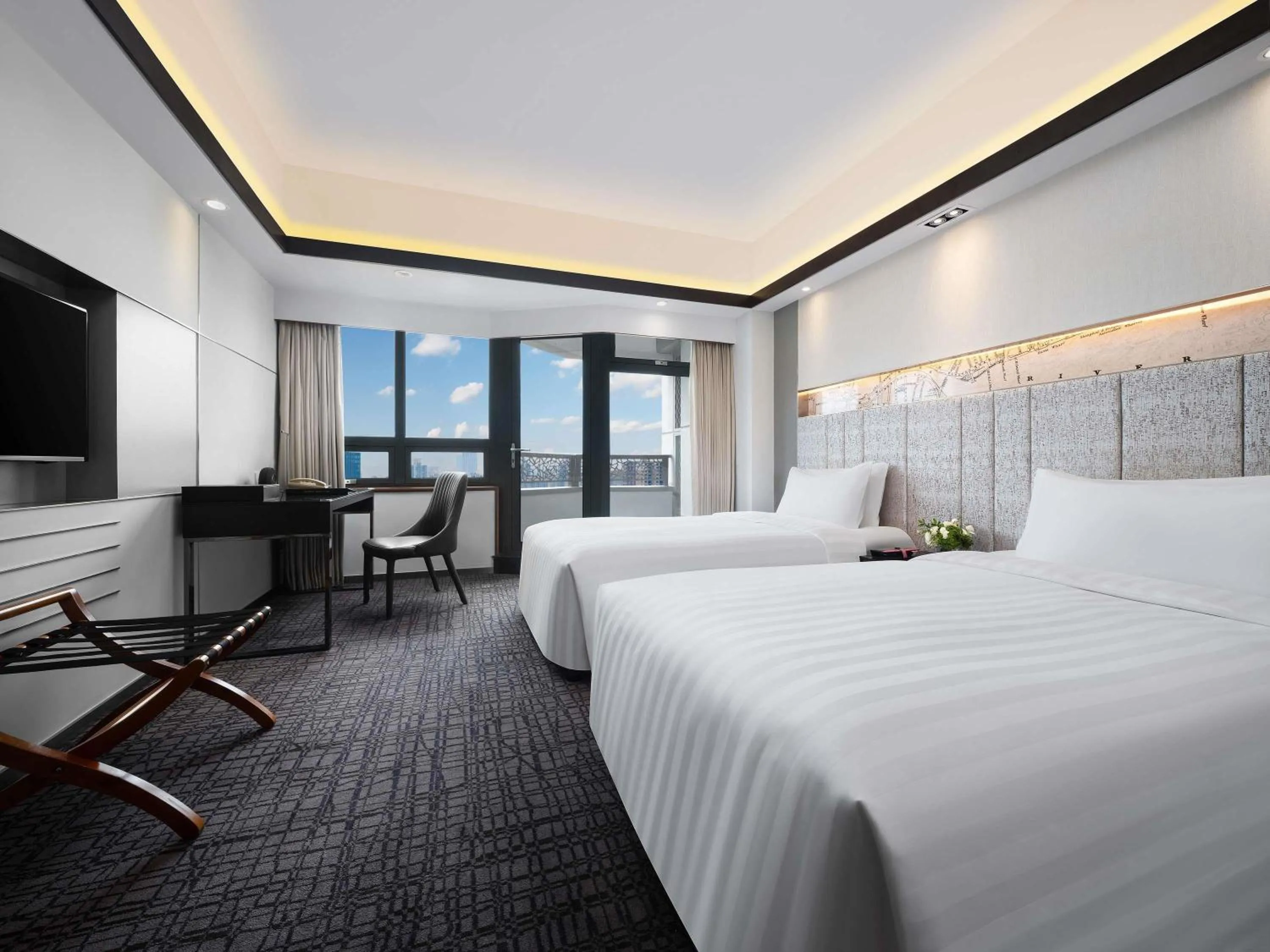 Bedroom, Bed in Grand Mercure Shanghai Hongqiao