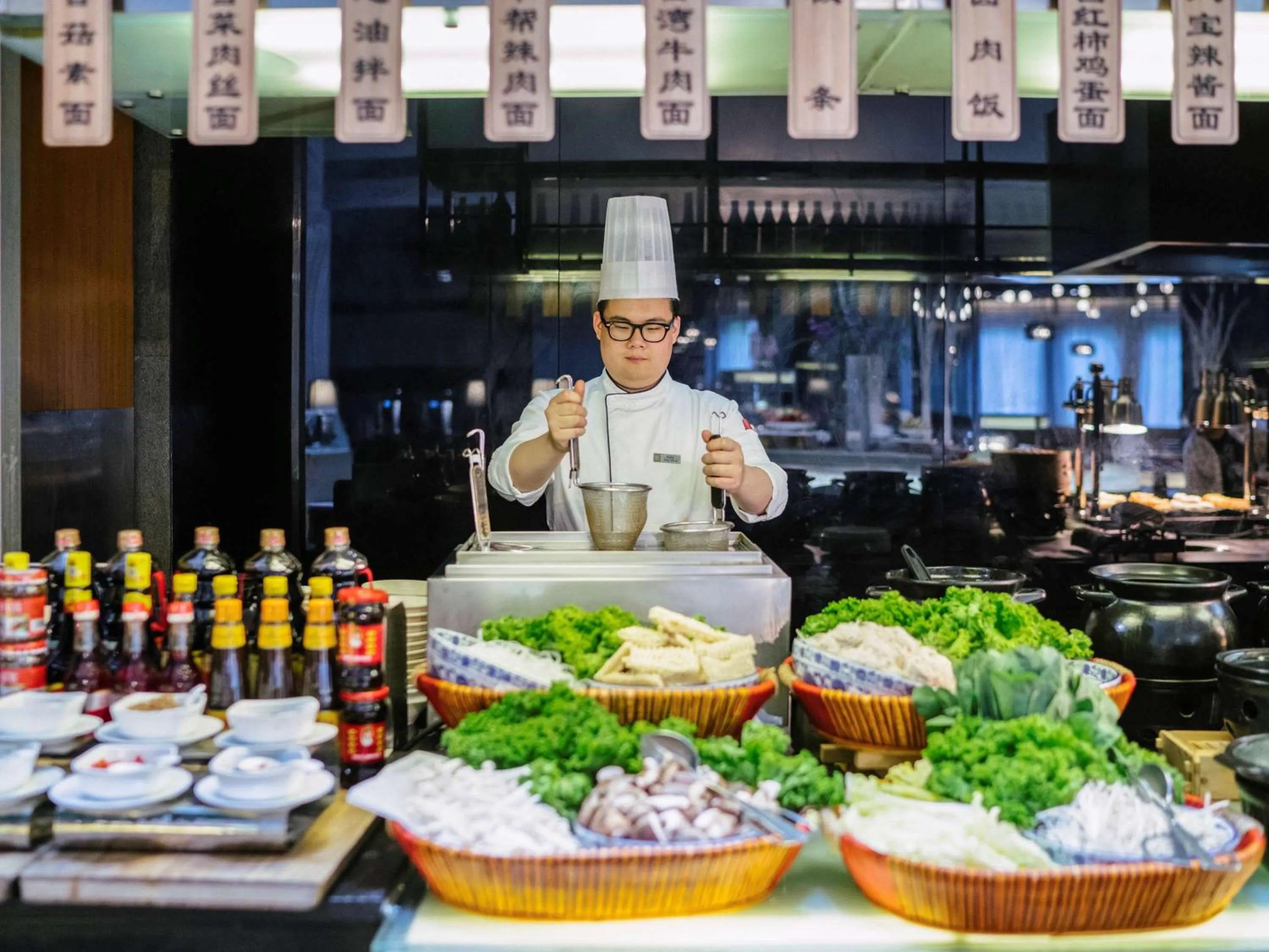 Restaurant/places to eat in Grand Mercure Shanghai Hongqiao