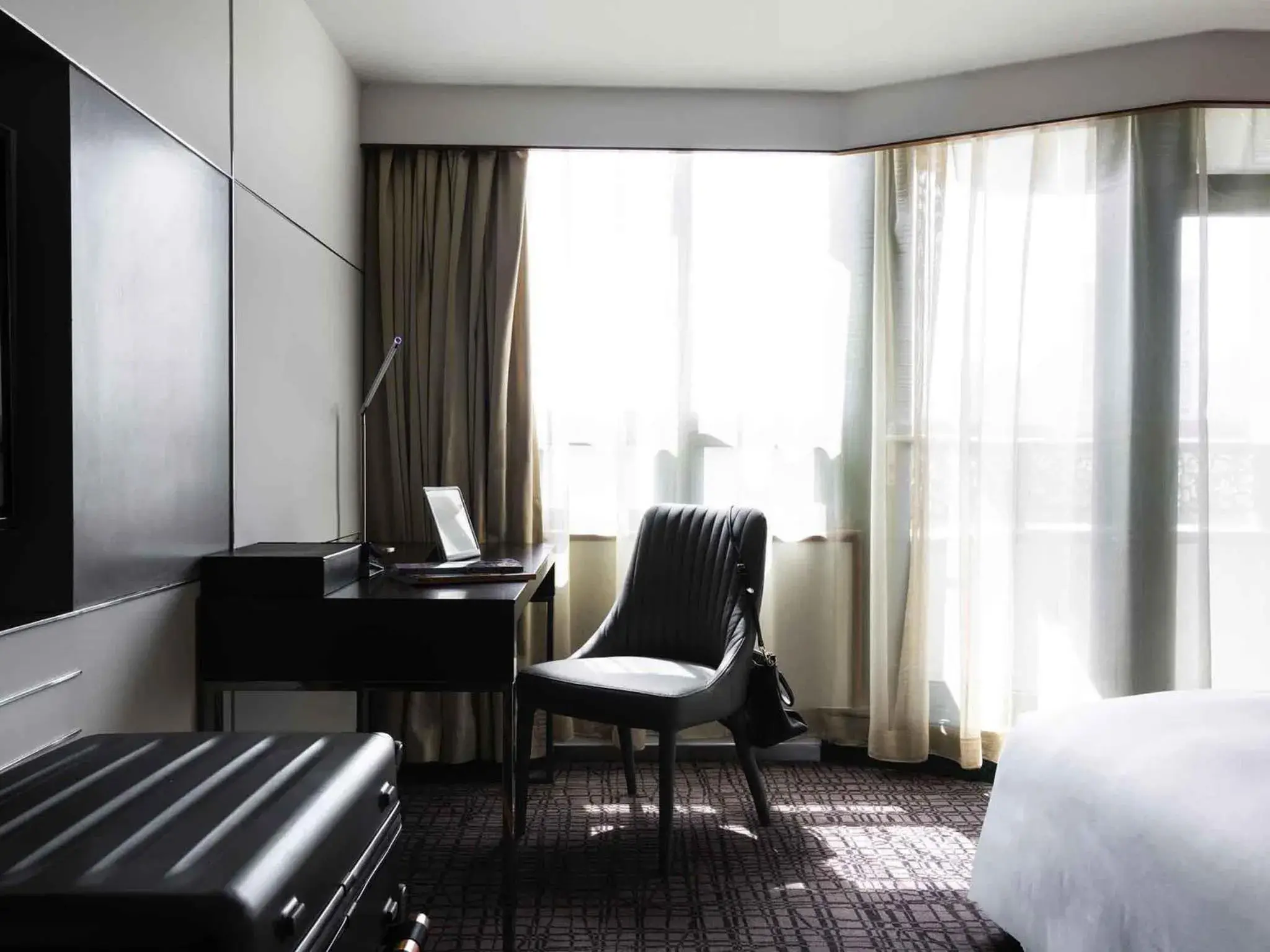 Bedroom, Bed in Grand Mercure Shanghai Hongqiao Bedroom, Bed in Grand Mercure Shanghai Hongqiao