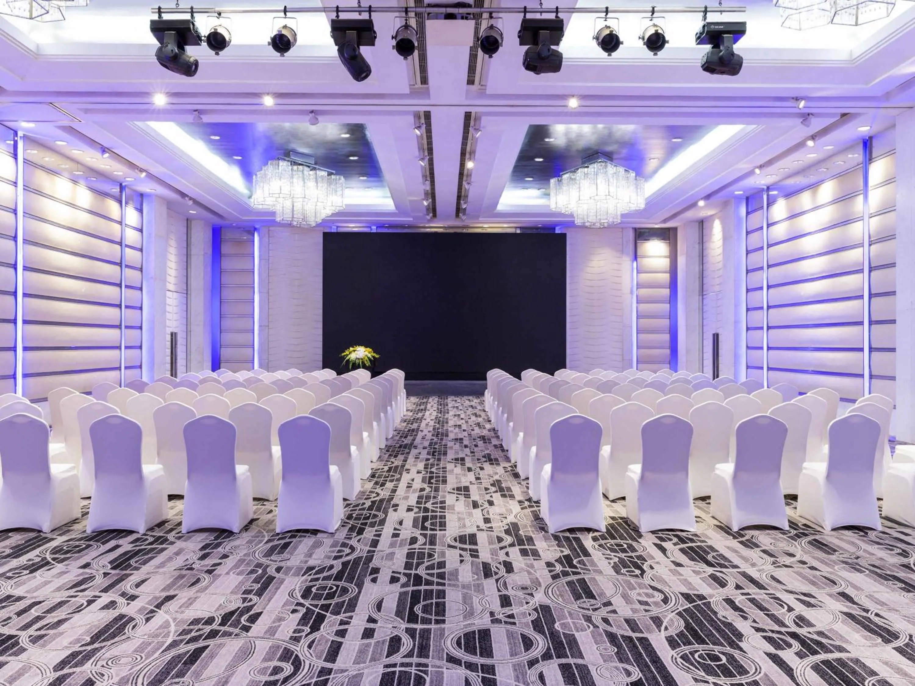 Meeting/conference room in Grand Mercure Shanghai Hongqiao