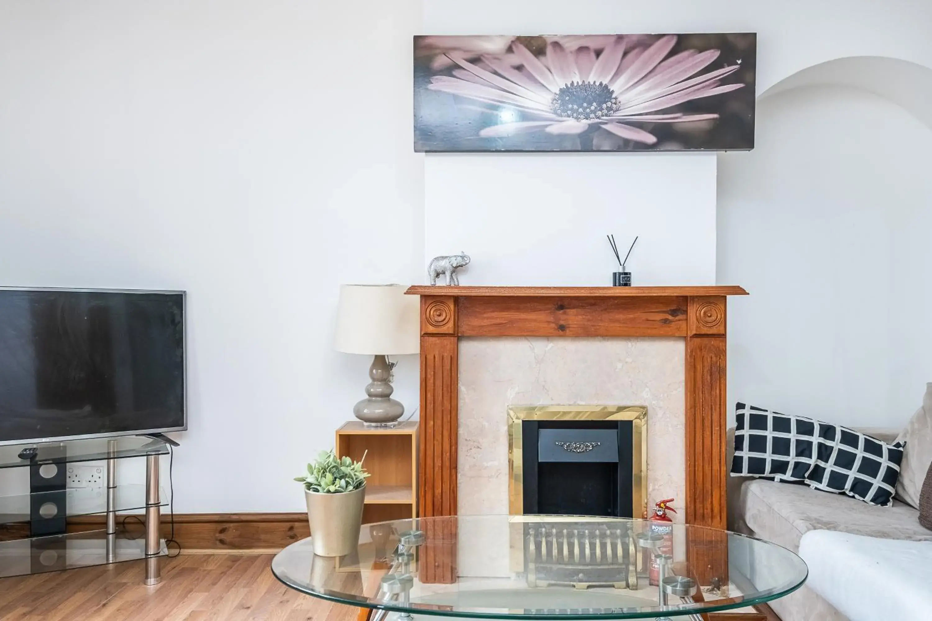 Spacious Dagenham 4Bedroom House with Parking Spacious Dagenham 4Bedroom House with Parking