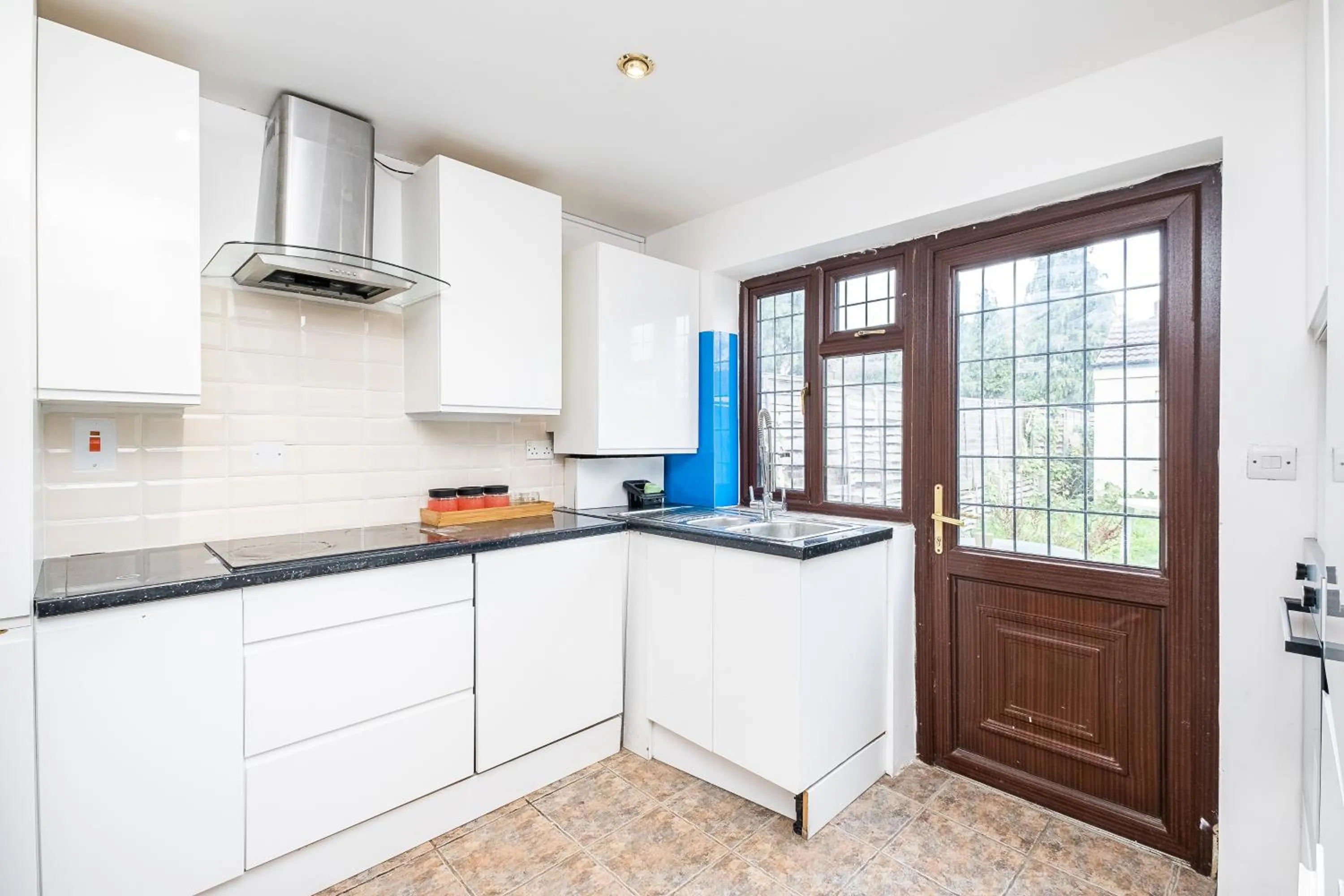 Coffee/tea facilities in Spacious Dagenham 4Bedroom House with Parking