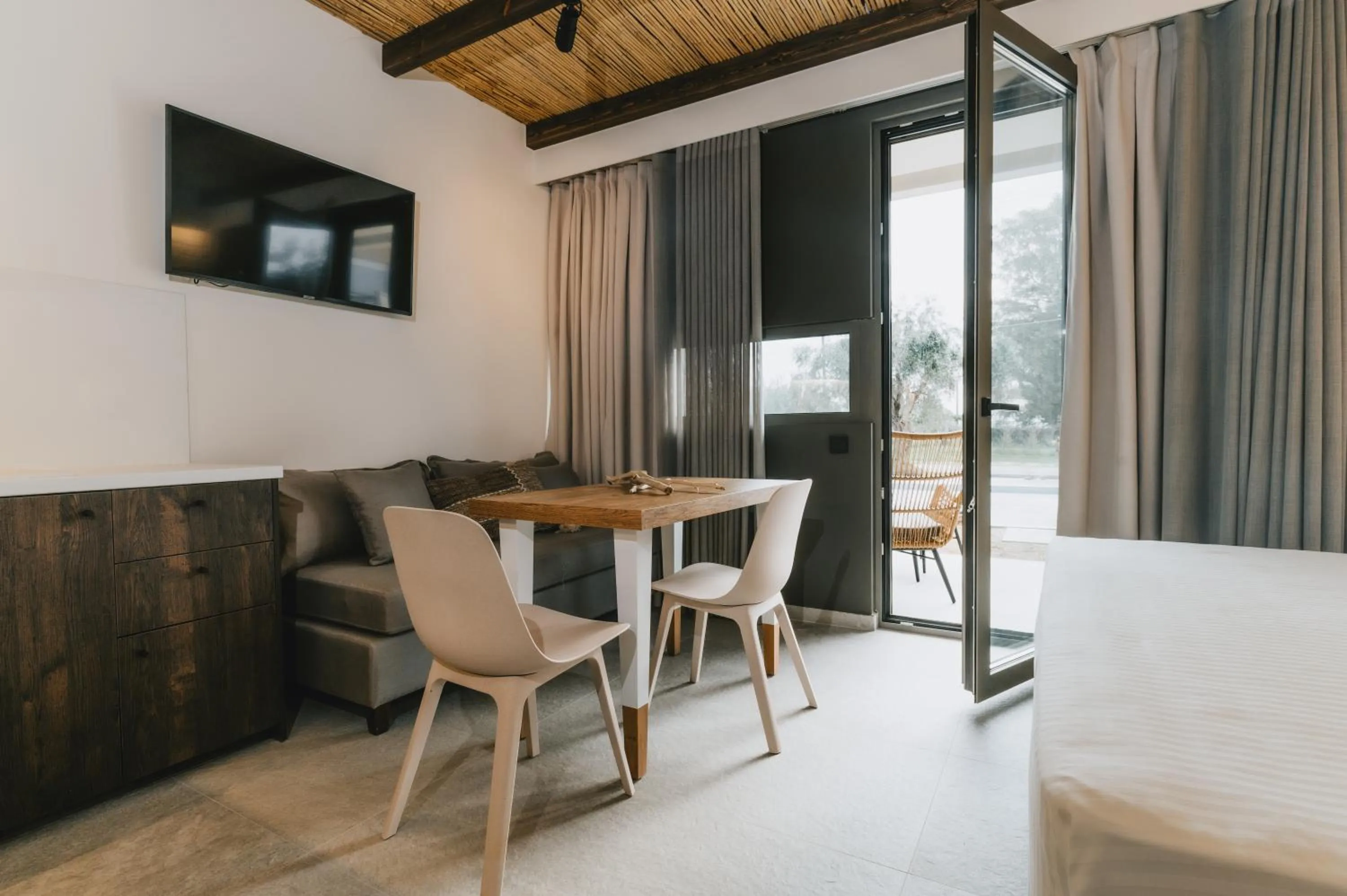 TV and multimedia, Bed in Suite Homes - Fine Living , Preveza