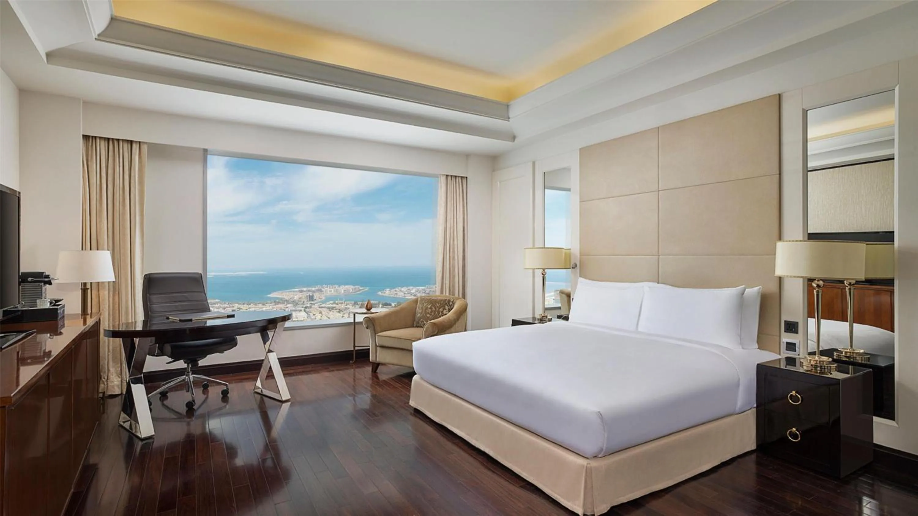 Bedroom, Bed in Conrad Dubai
