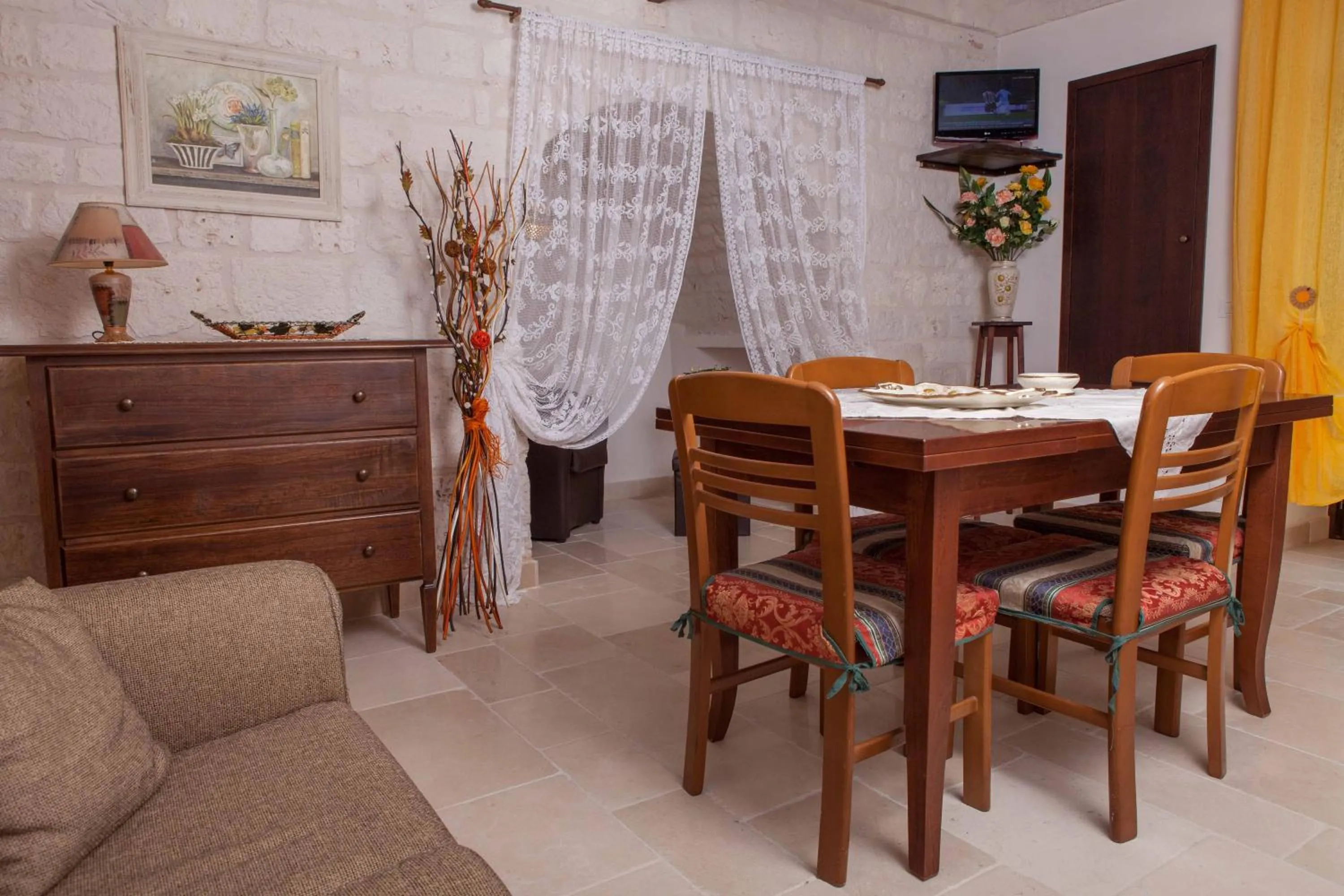 Communal lounge/ TV room in Da Santino