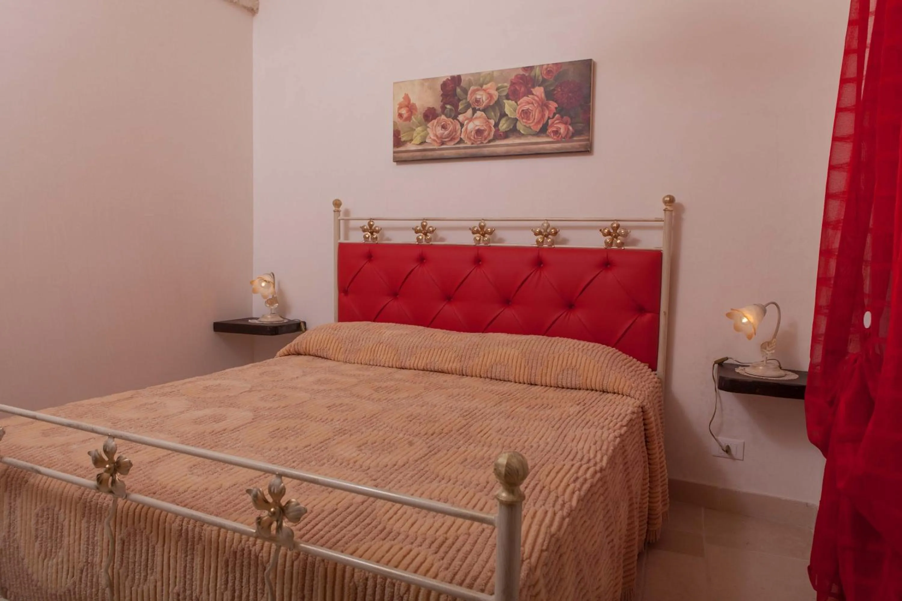 Photo of the whole room in Da Santino