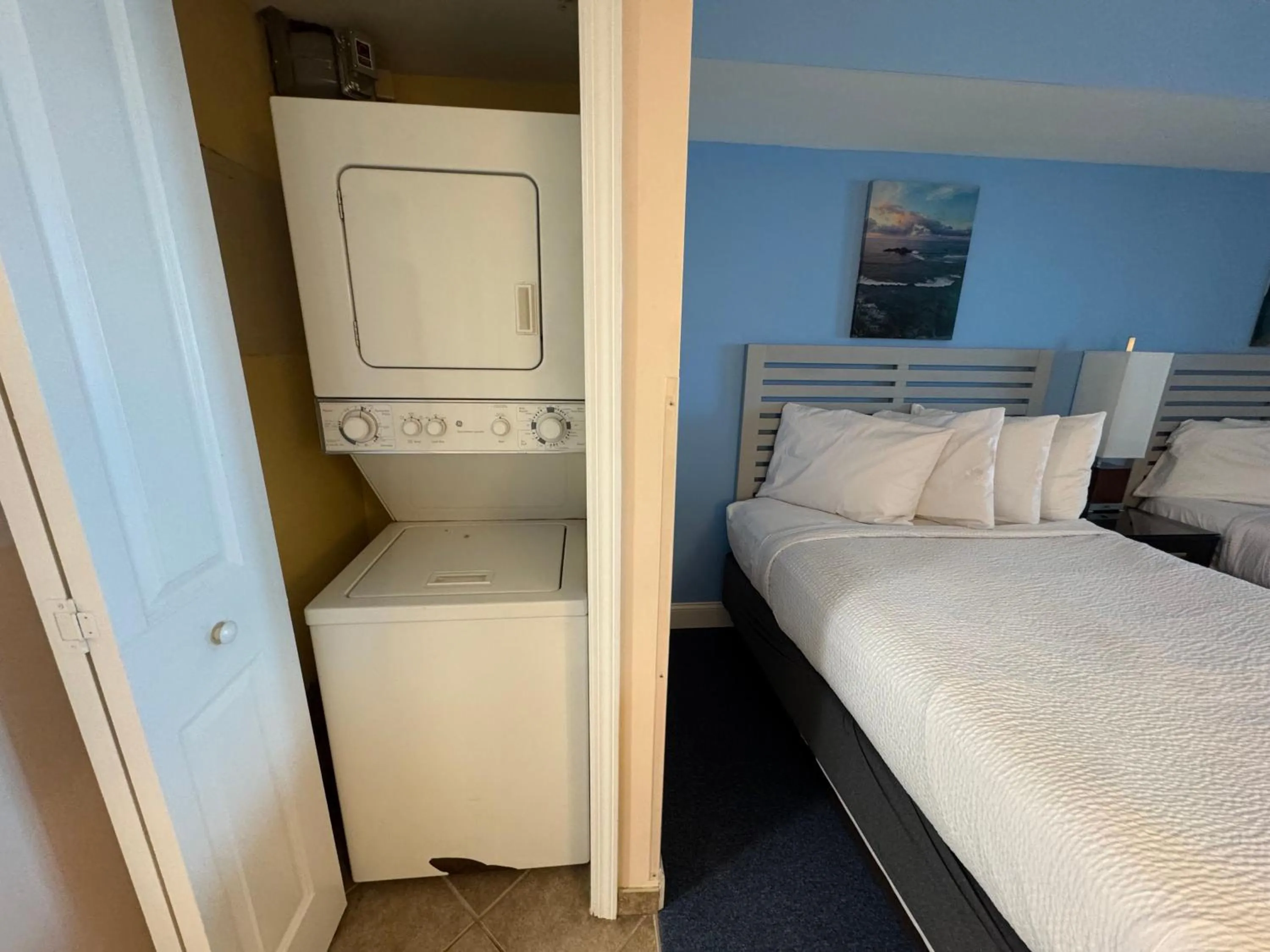 Bed in Towers On The Grove 724 Direct Oceanfront Suite Sleeps 6 guests