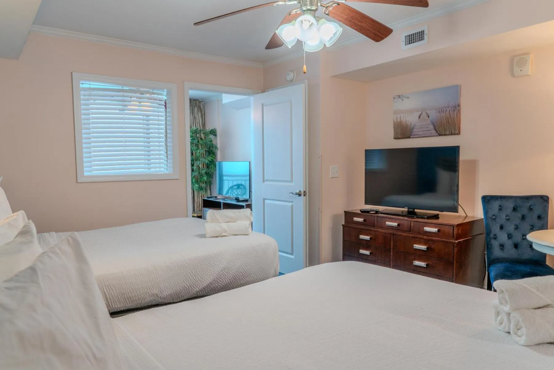 Bed in Towers On The Grove 724 Direct Oceanfront Suite Sleeps 6 guests
