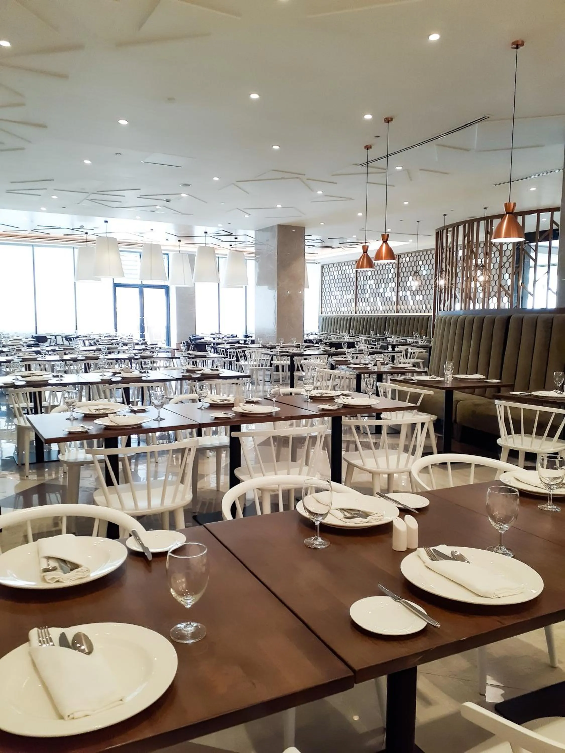 Restaurant/places to eat in The Excelsior Hotel Las Piñas